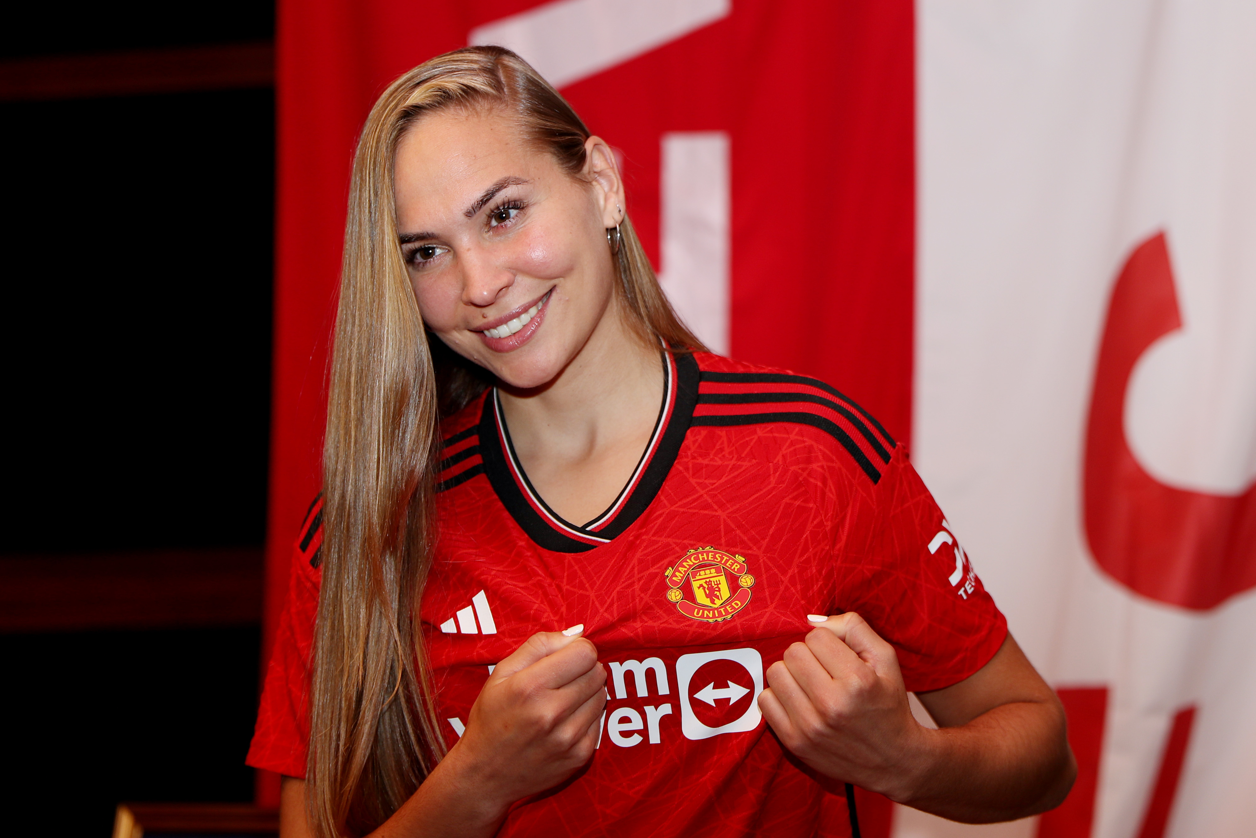 Manchester United sign Women’s World Cup winner Irene Guerrero on WSL transfer deadline day