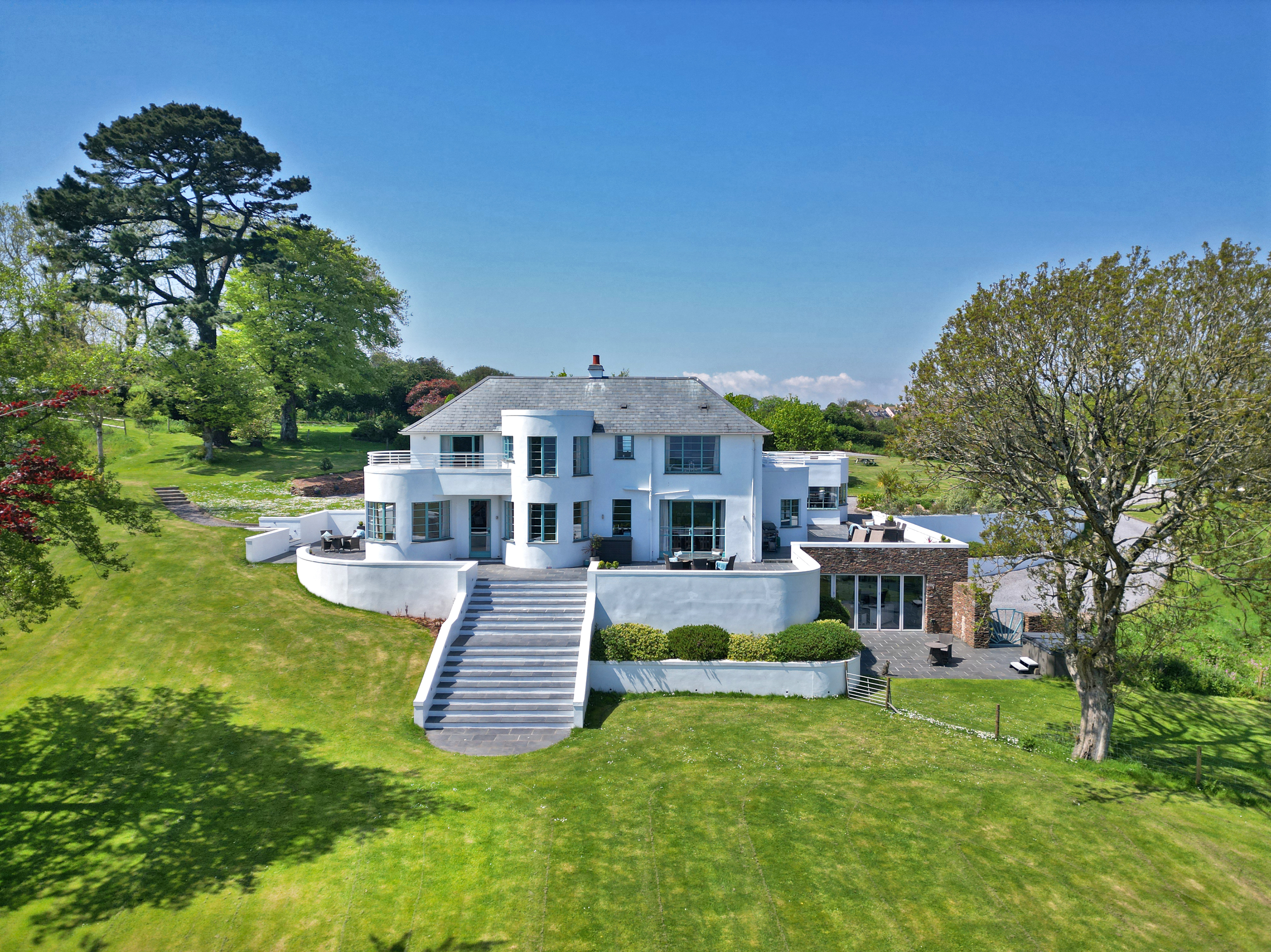 Exterior of Art Deco Penhill House