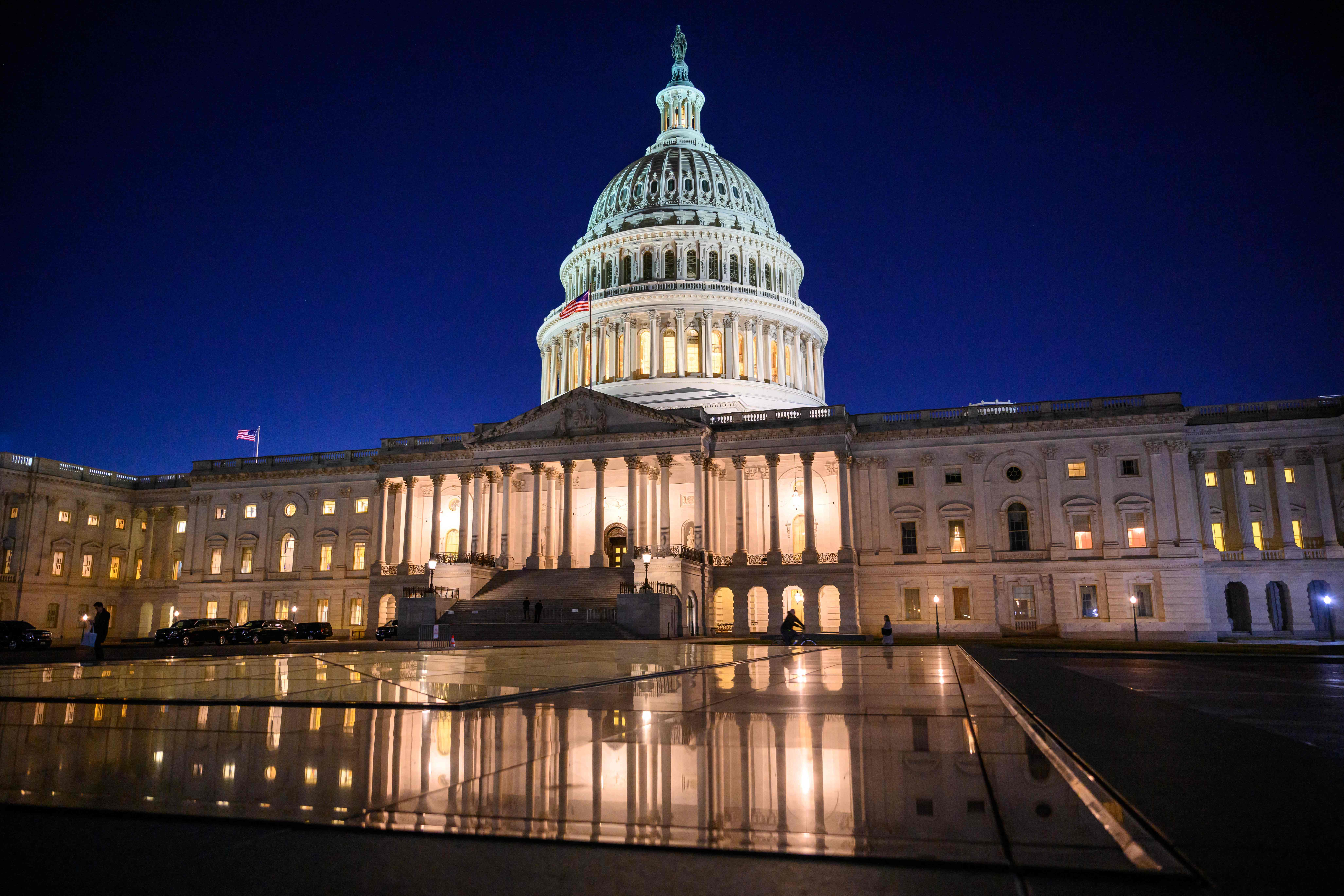 US avoids damaging government shutdown as fractured parties manage to compromise