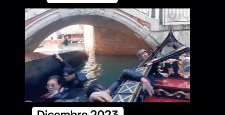 Venice gondola capsizes after tourists 'refused to stop taking selfies'