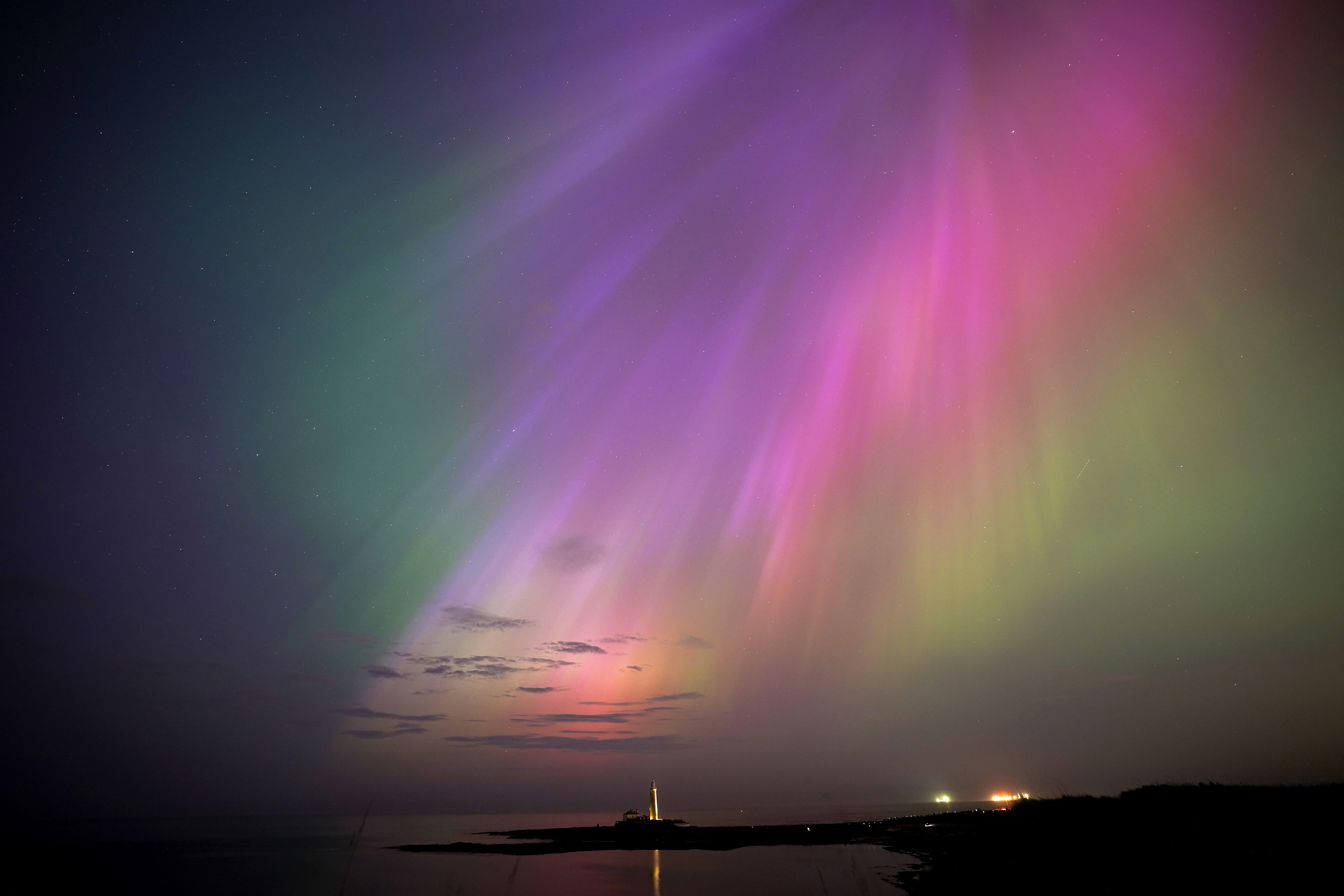 Aurora Borealis: ‘Unbelievable’ Northern Lights display illuminates night sky over London