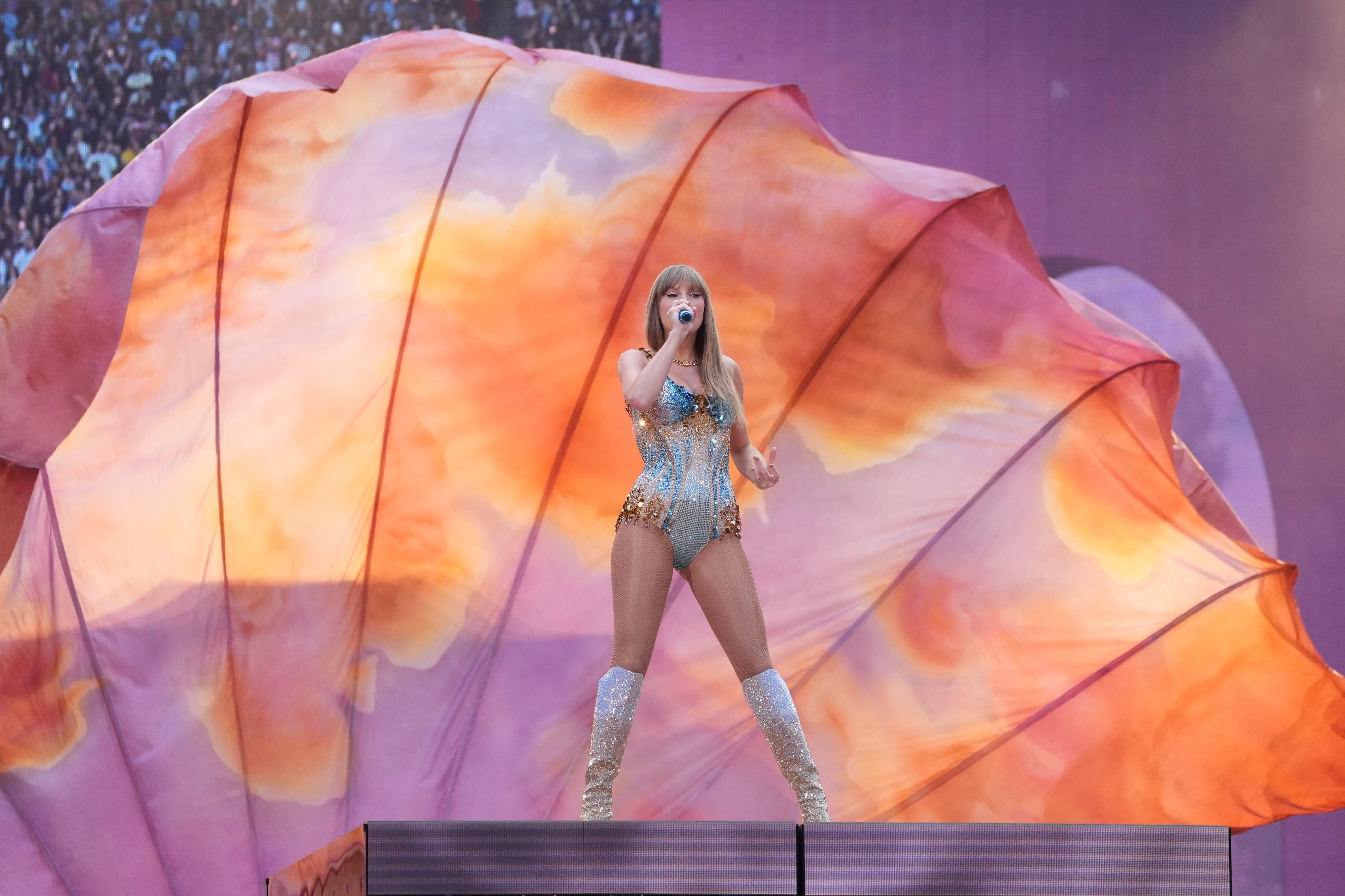 Taylor Swift hosts ‘unforgettable’ London show in front of famous fans
