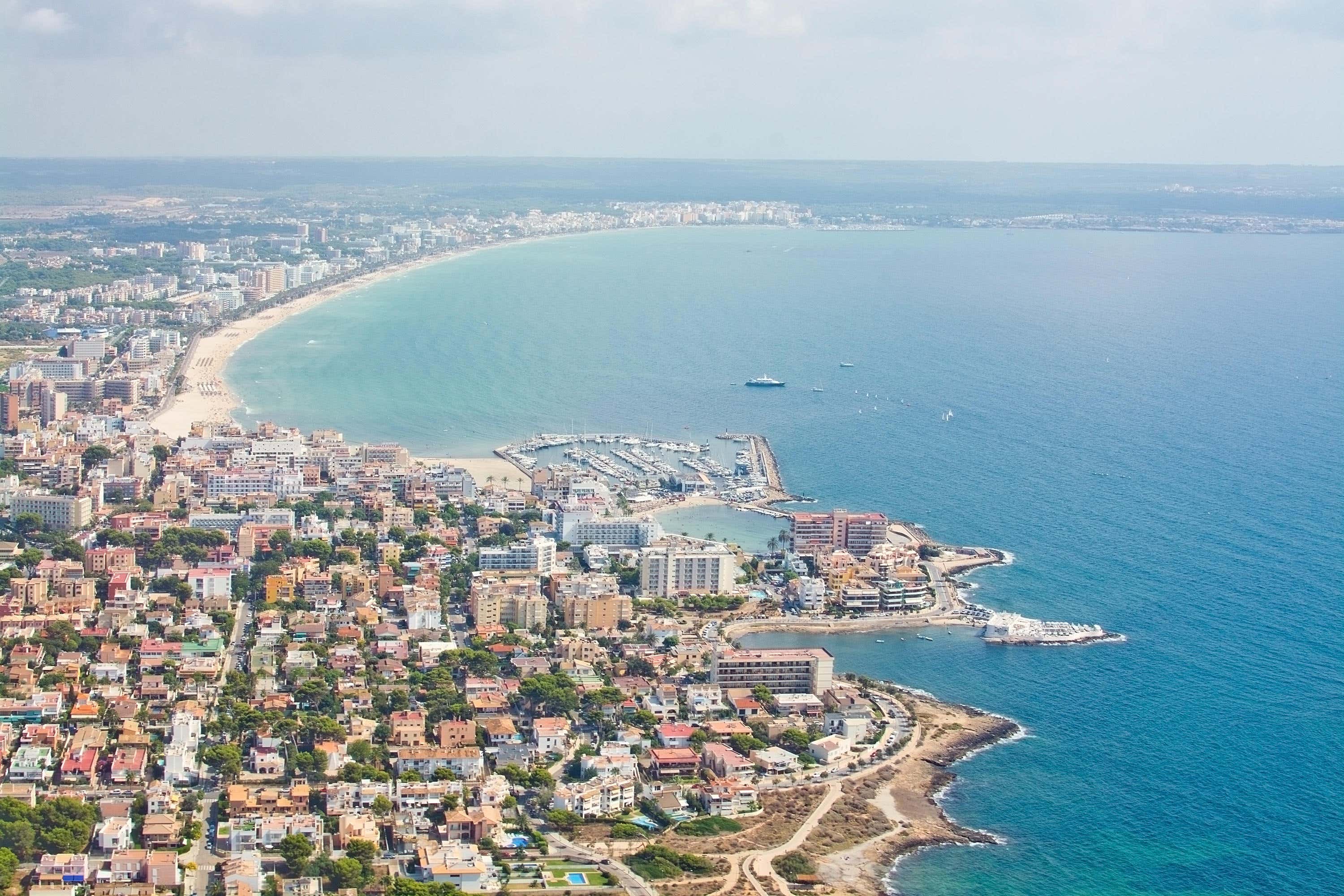 Holidaymakers on Spanish islands face chaos from mass summer strikes