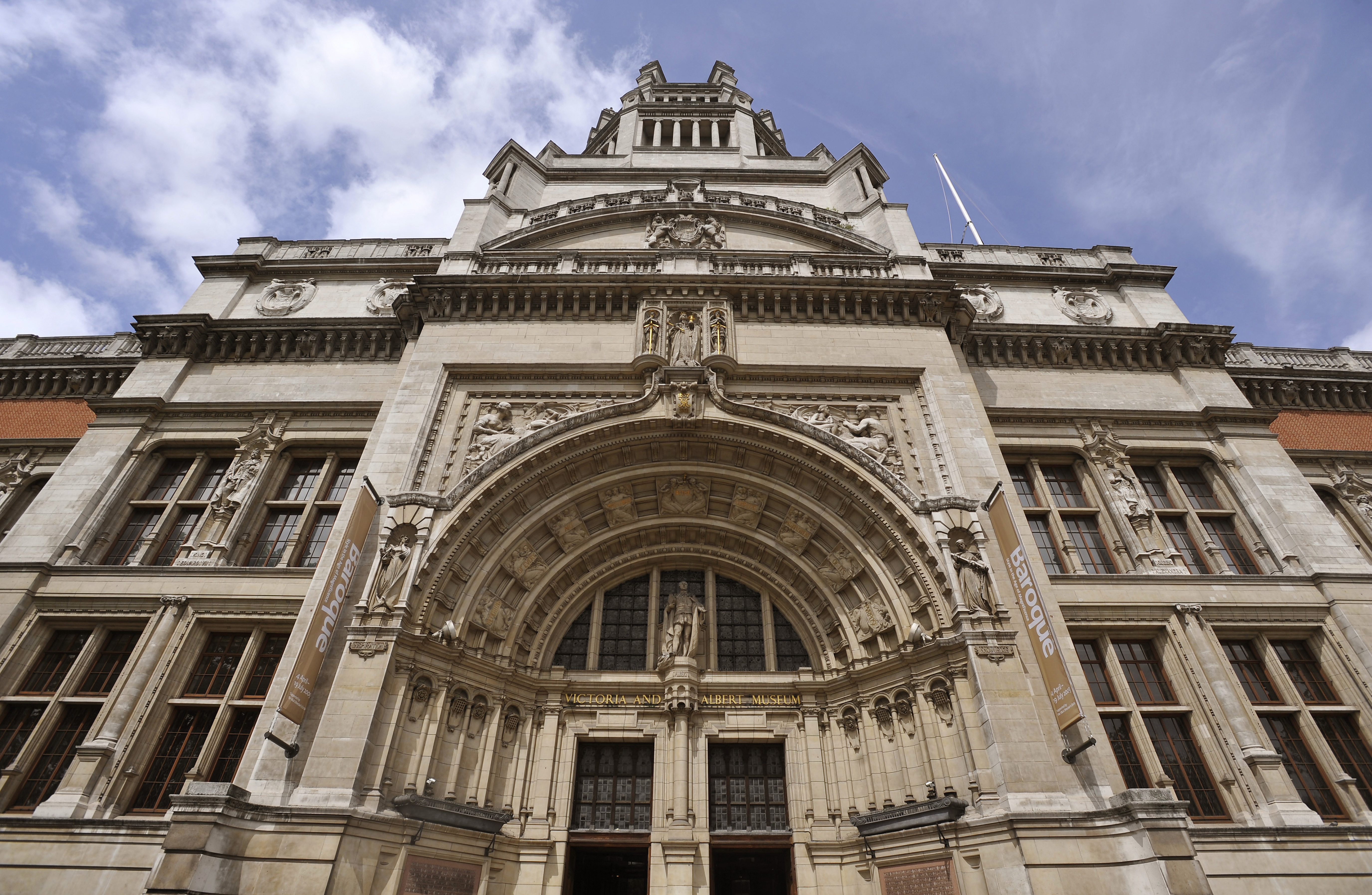 V&A Museum deleted maps and images deemed sensitive by Chinese censors