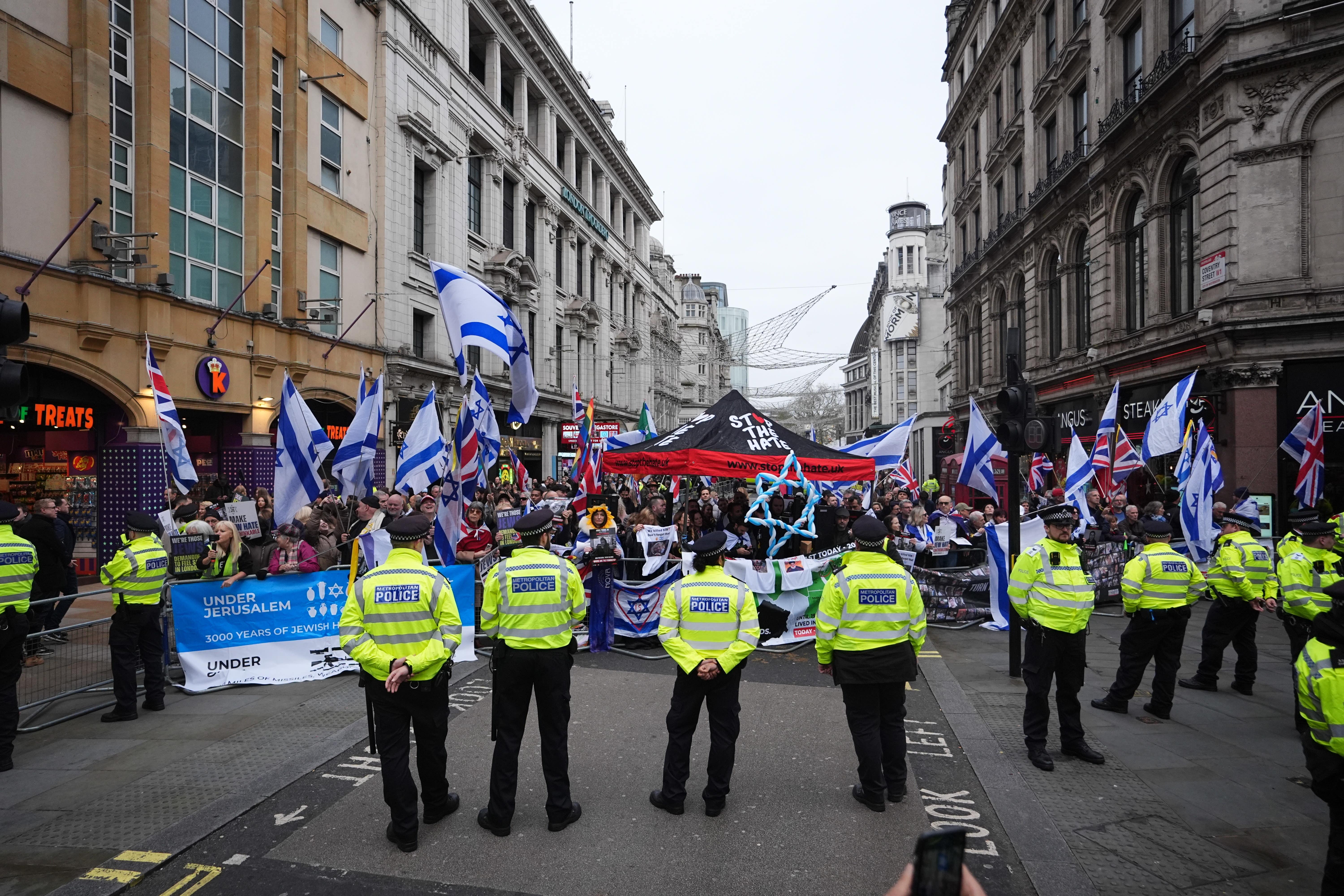 Police hunt man ‘who did Nazi salute’ on Pro-Palestine march
