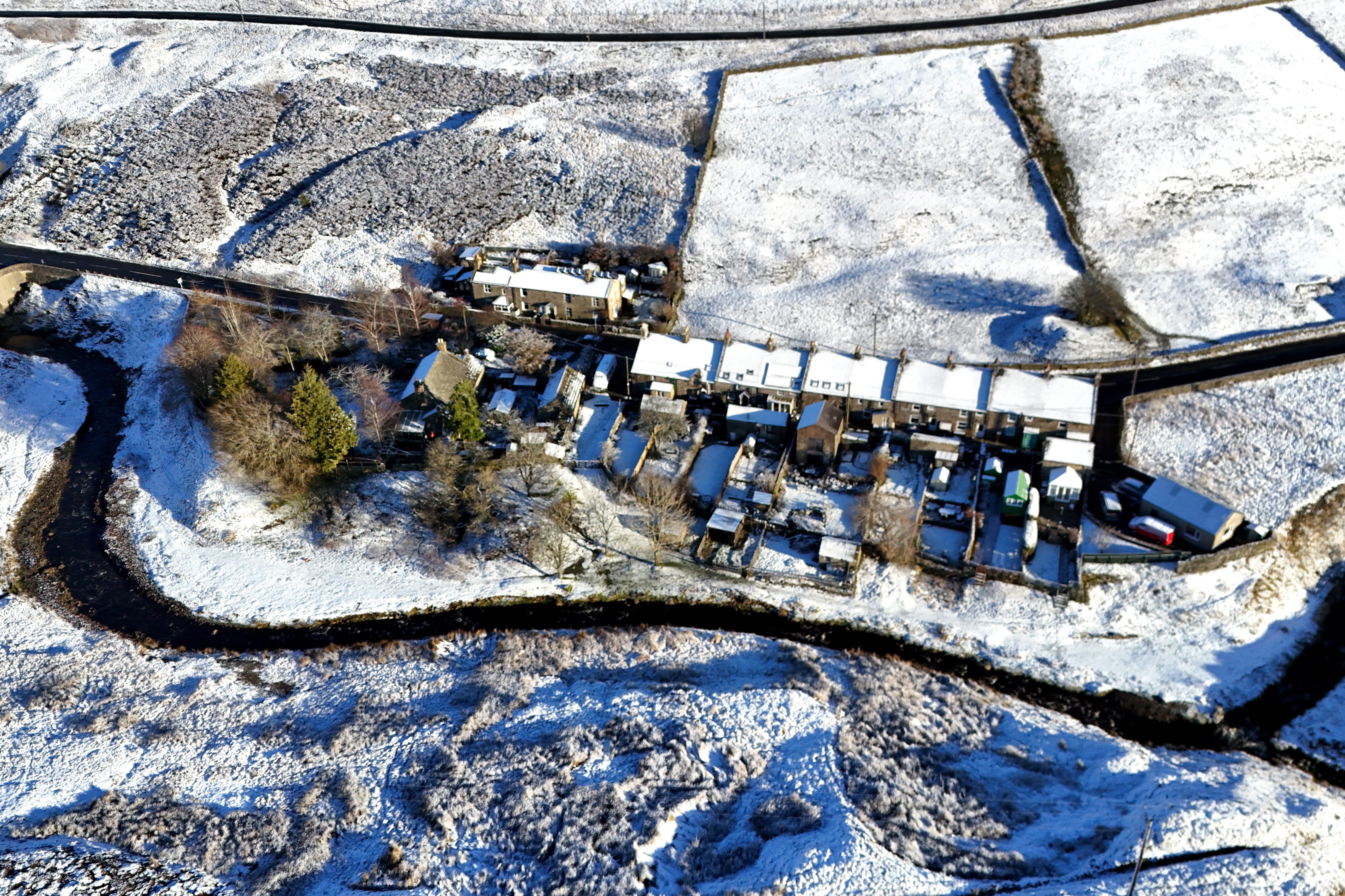 UK snow & ‘freezing rain’ weather warnings - with Met Office  