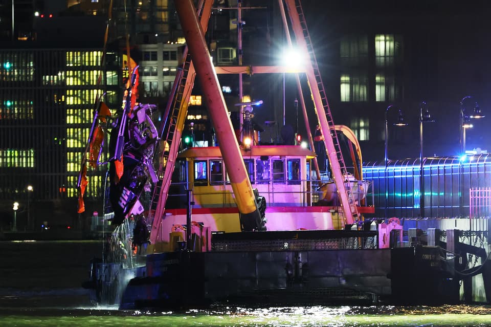 Helicopter Crashes Into New York's Hudson's River