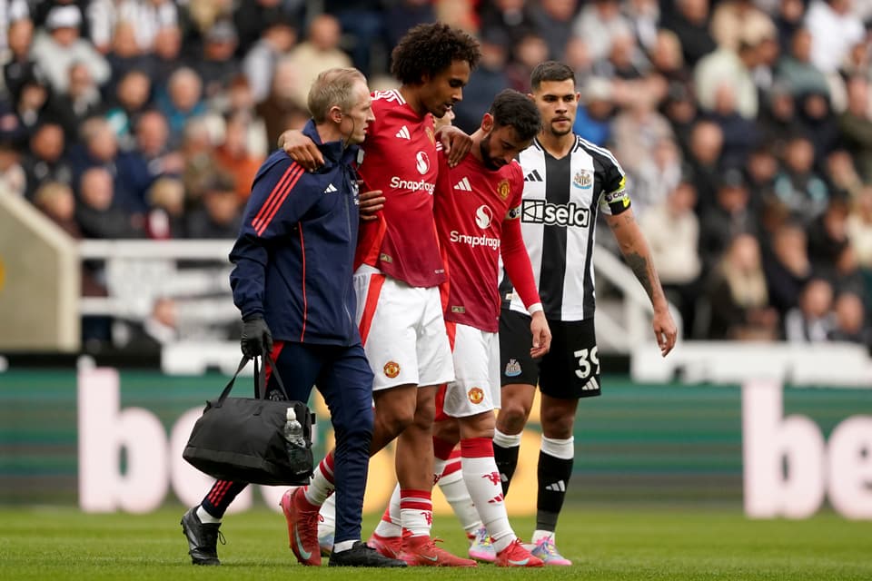 Newcastle United v Manchester United - Premier League - St James' Park