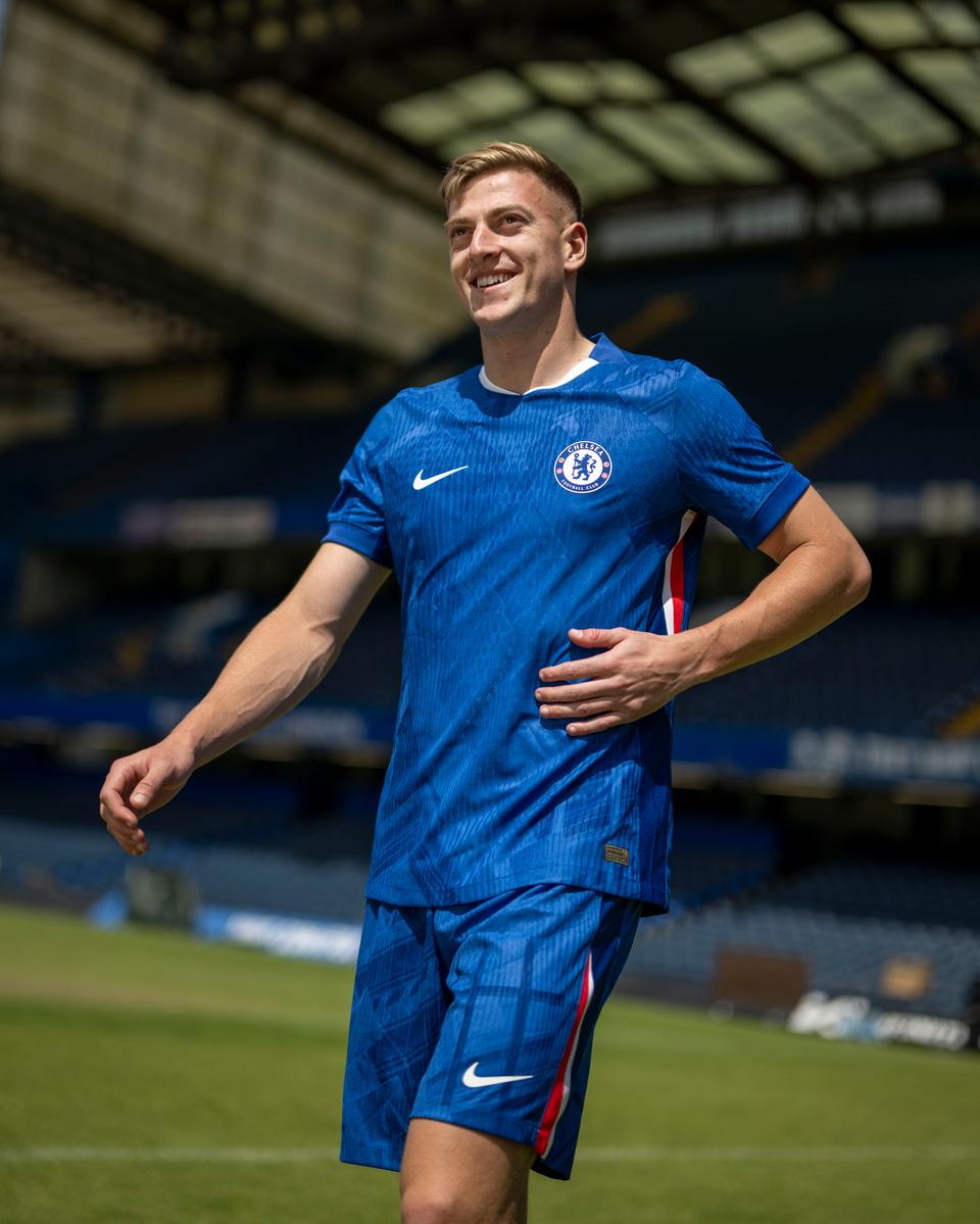 Chelsea Unveil New Signing