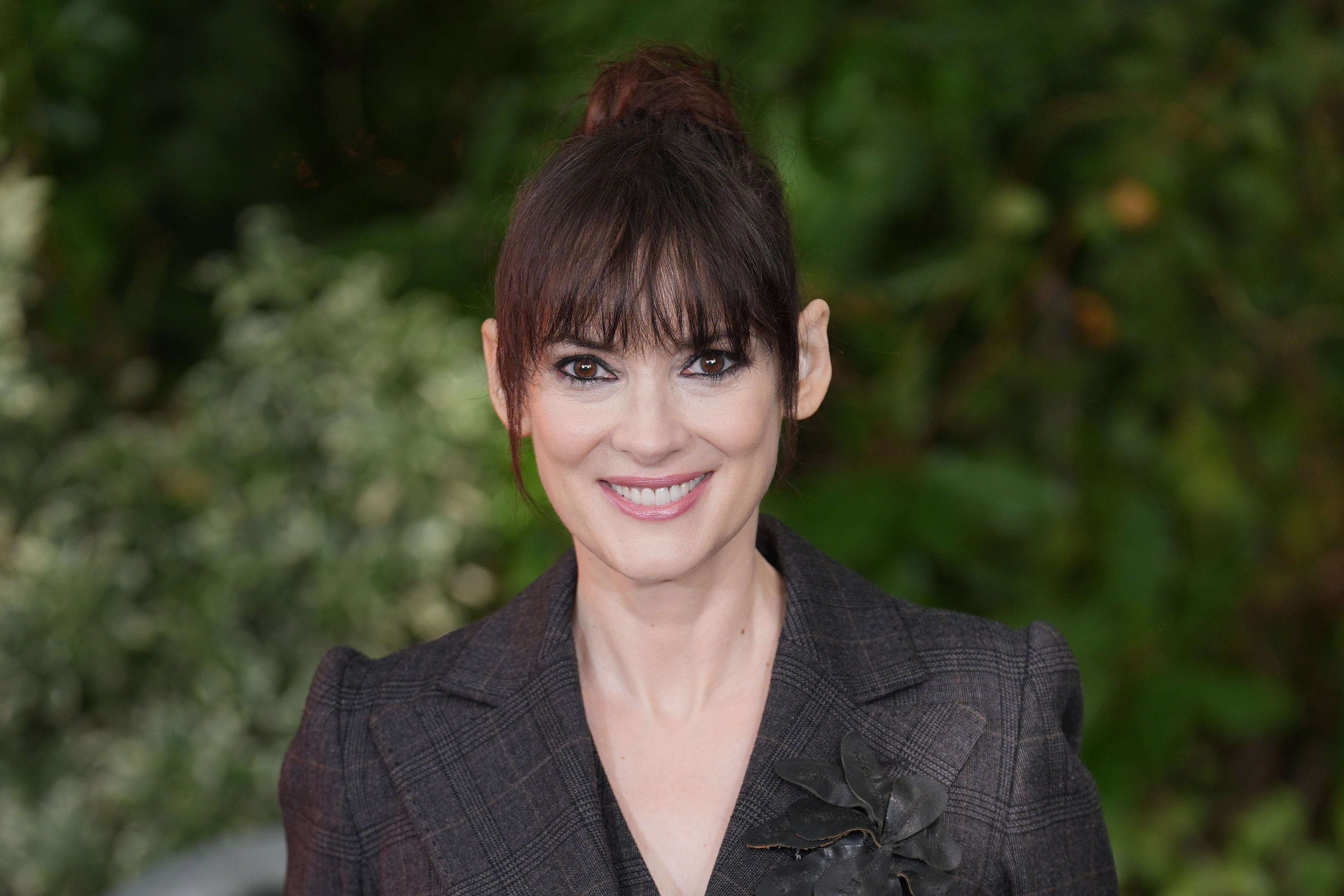 Winona Ryder says she still plays poker with Al Pacino