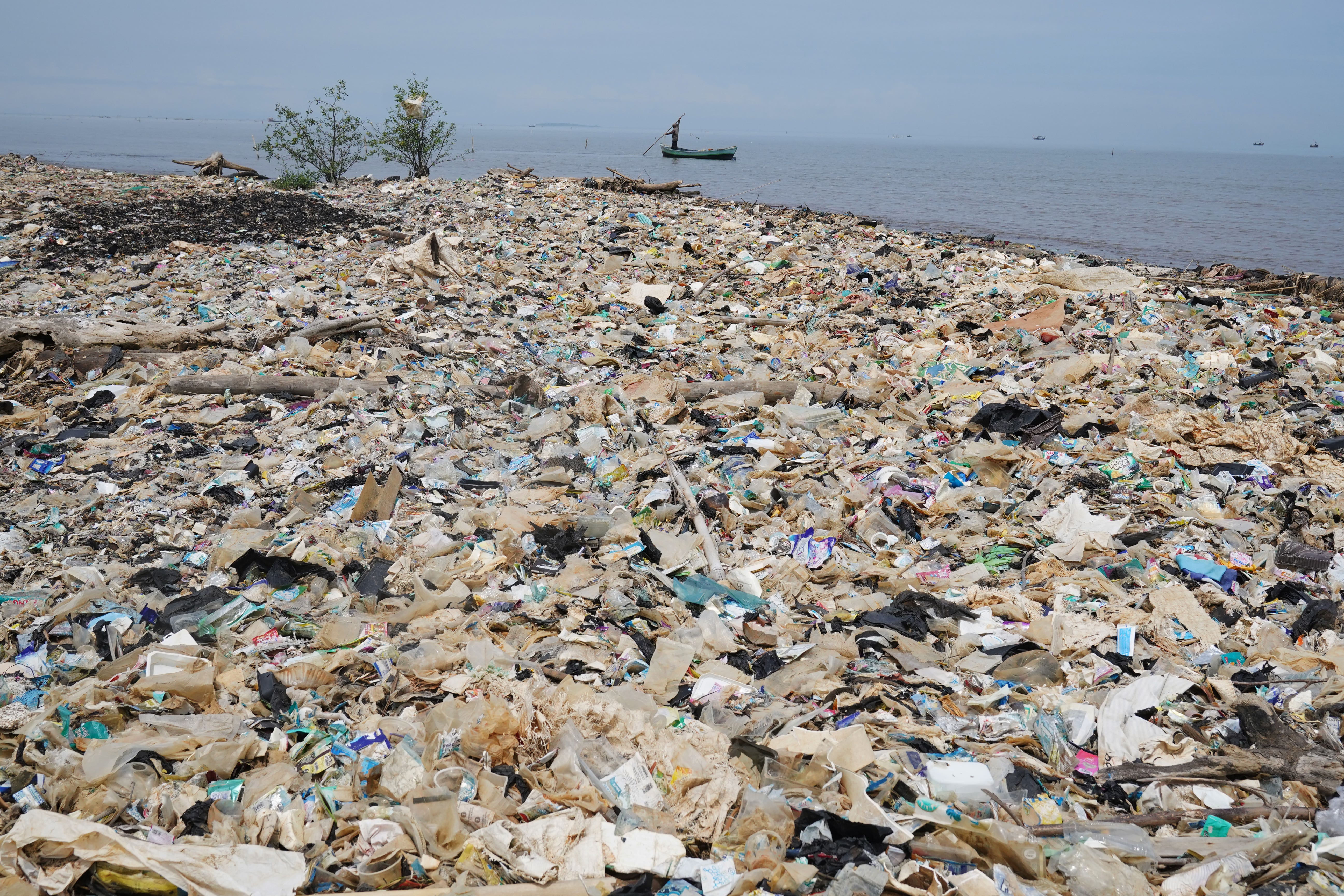 UN plastic pollution talks fail again with negotiators rejecting draft treaties