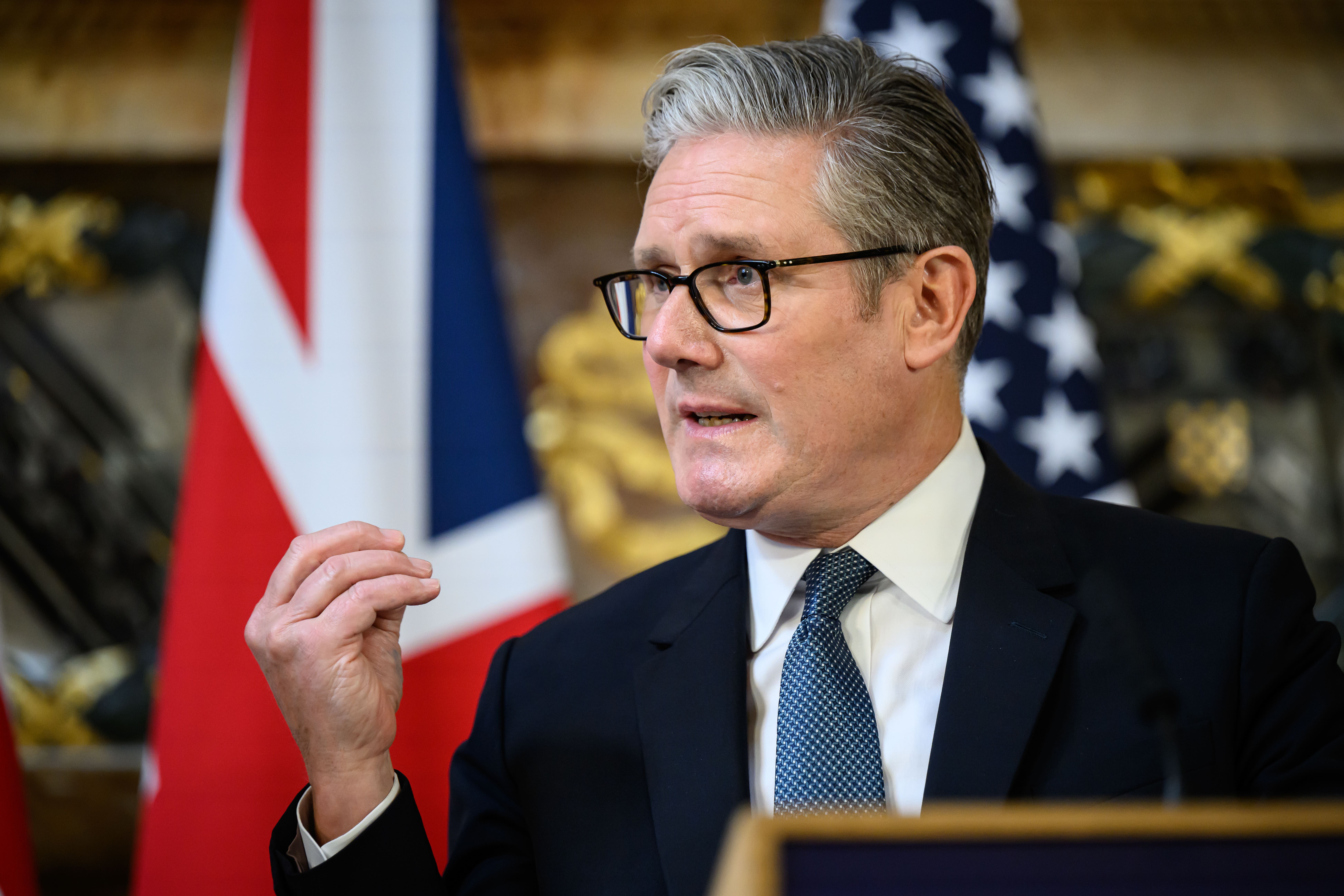 Starmer condemns populists who ‘exploit’ flag and ‘whip up hatred’