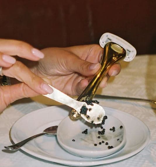 Estrid Saturn Razor