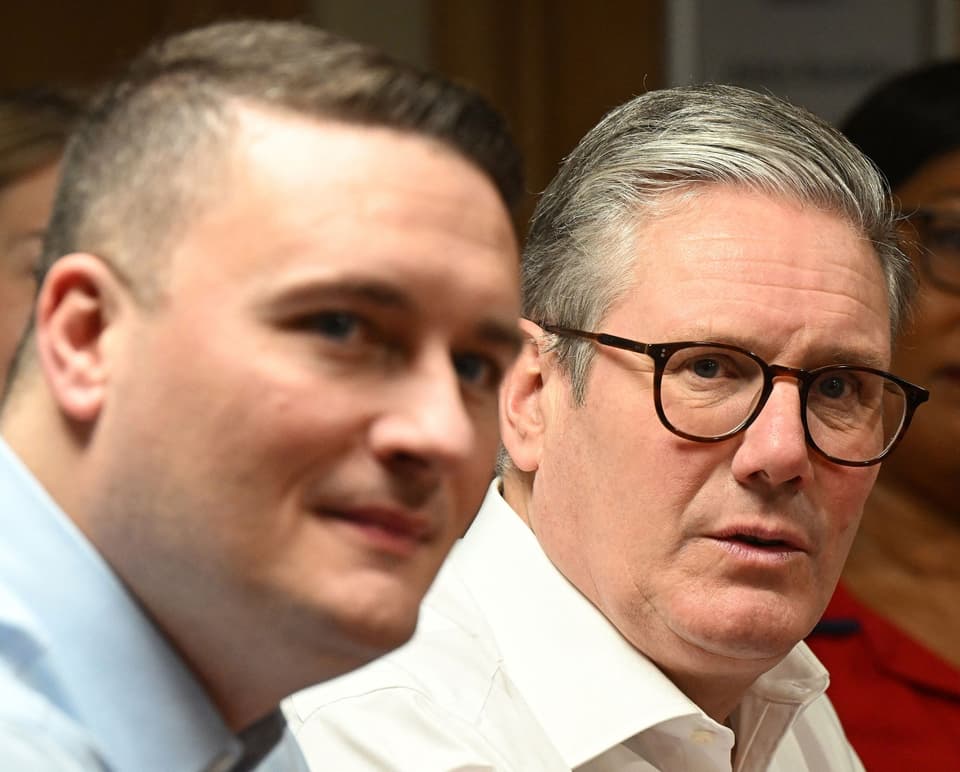 FILES-BRITAIN-POLITICS-LABOUR-STARMER-STREETING