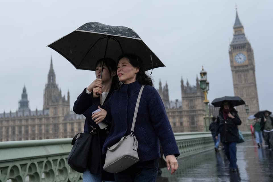 TOPSHOT-BRITAIN-WEATHER