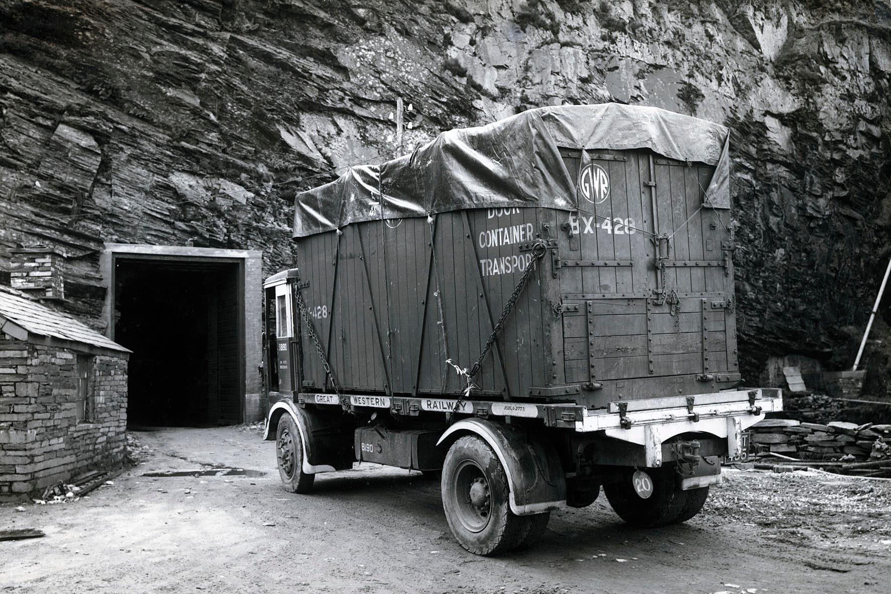 National Gallery tablet celebrates Welsh quarry that housed paintings during war