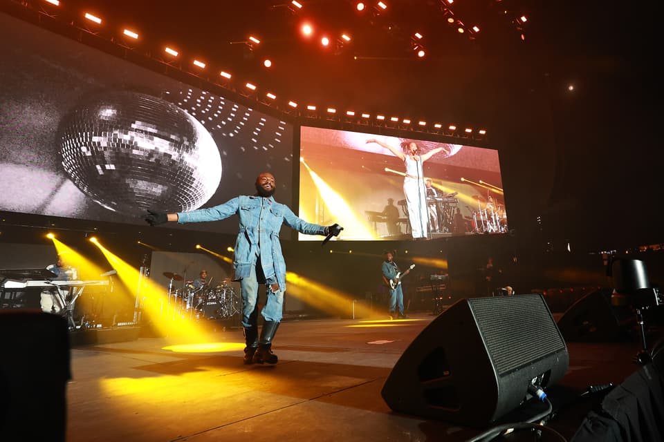 Duckwrth on stage