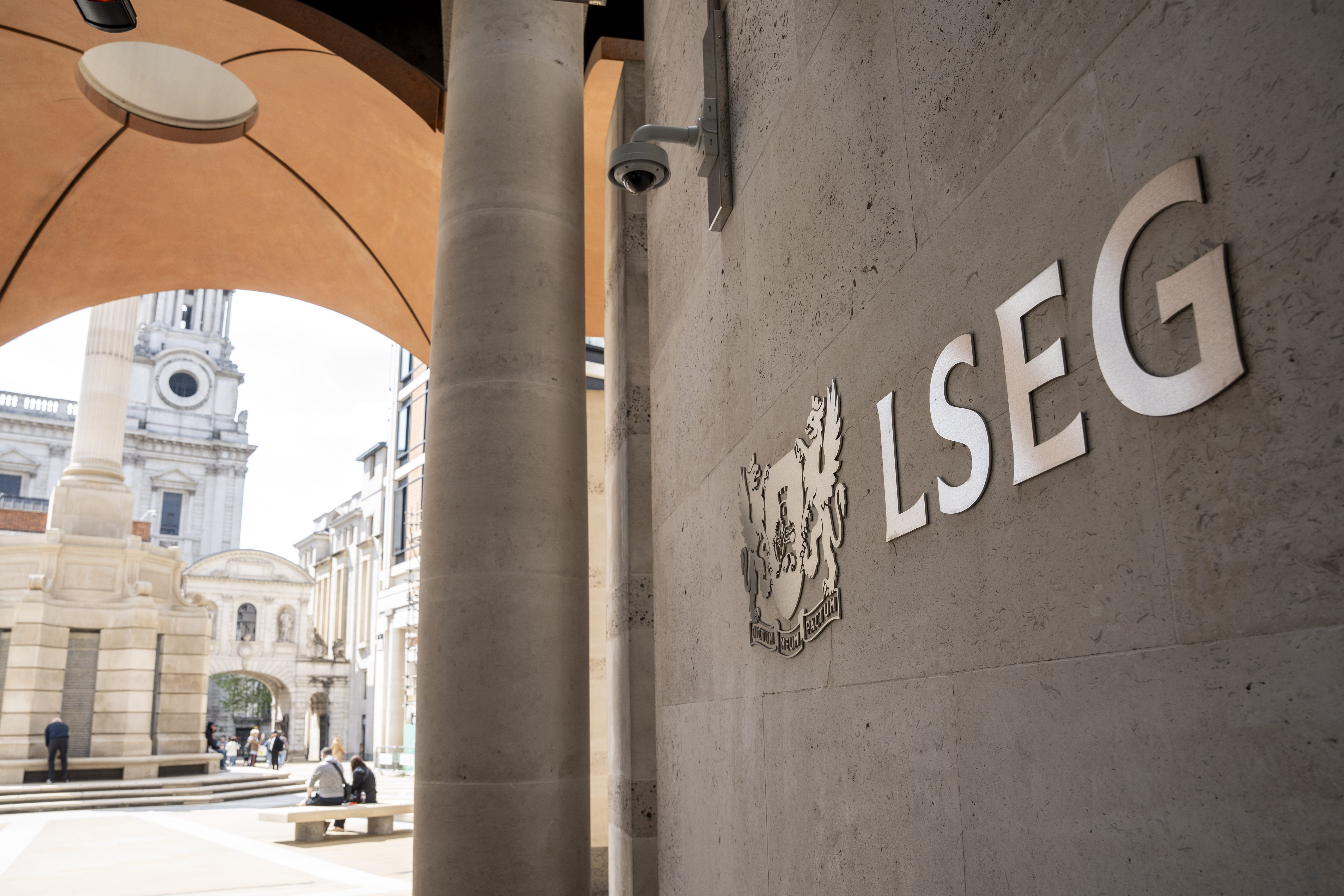 FTSE 100 at record close despite Venezuela nerves