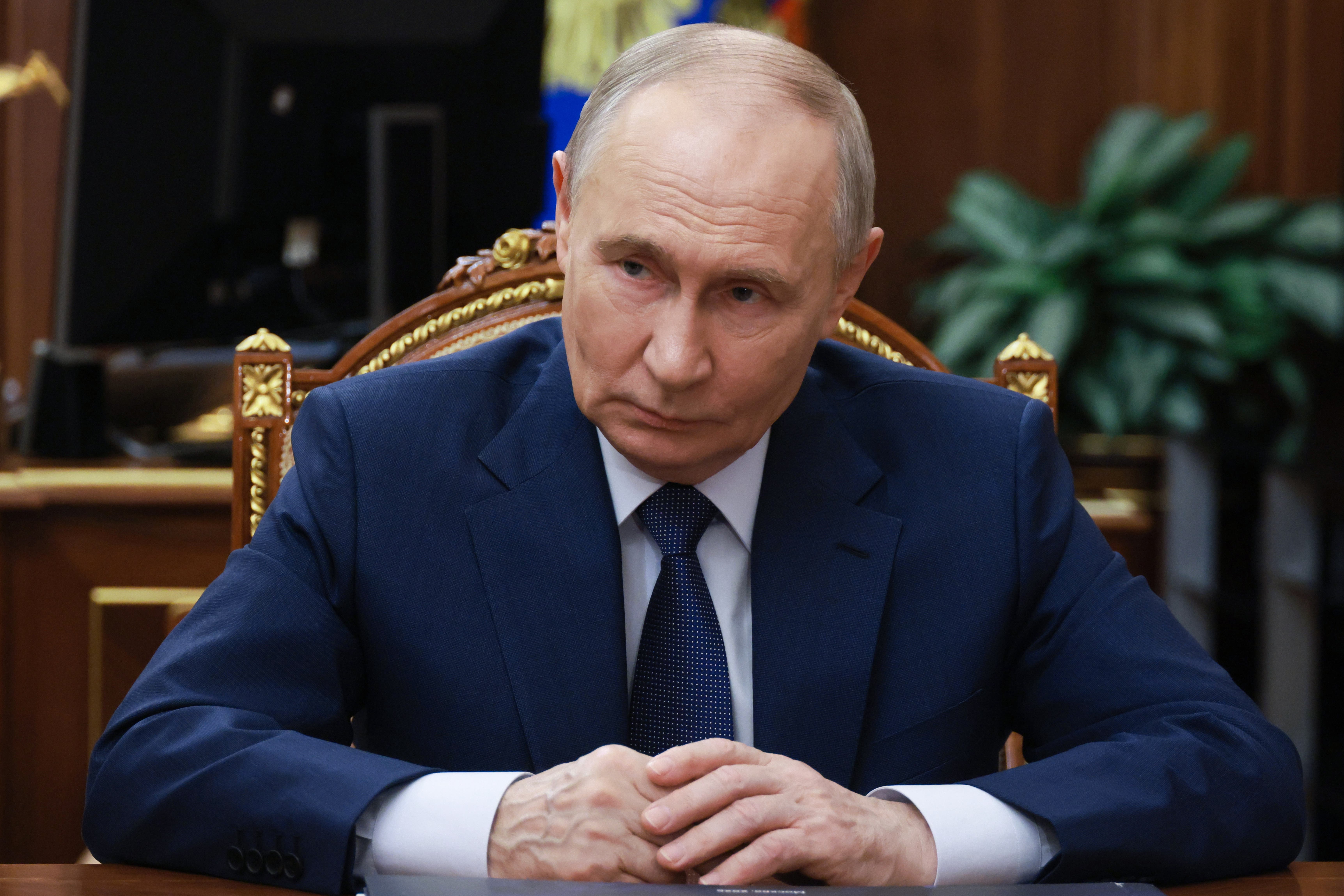 Putin’s Board of Peace invite ‘concerning’, No 10 says, as Starmer mulls offer