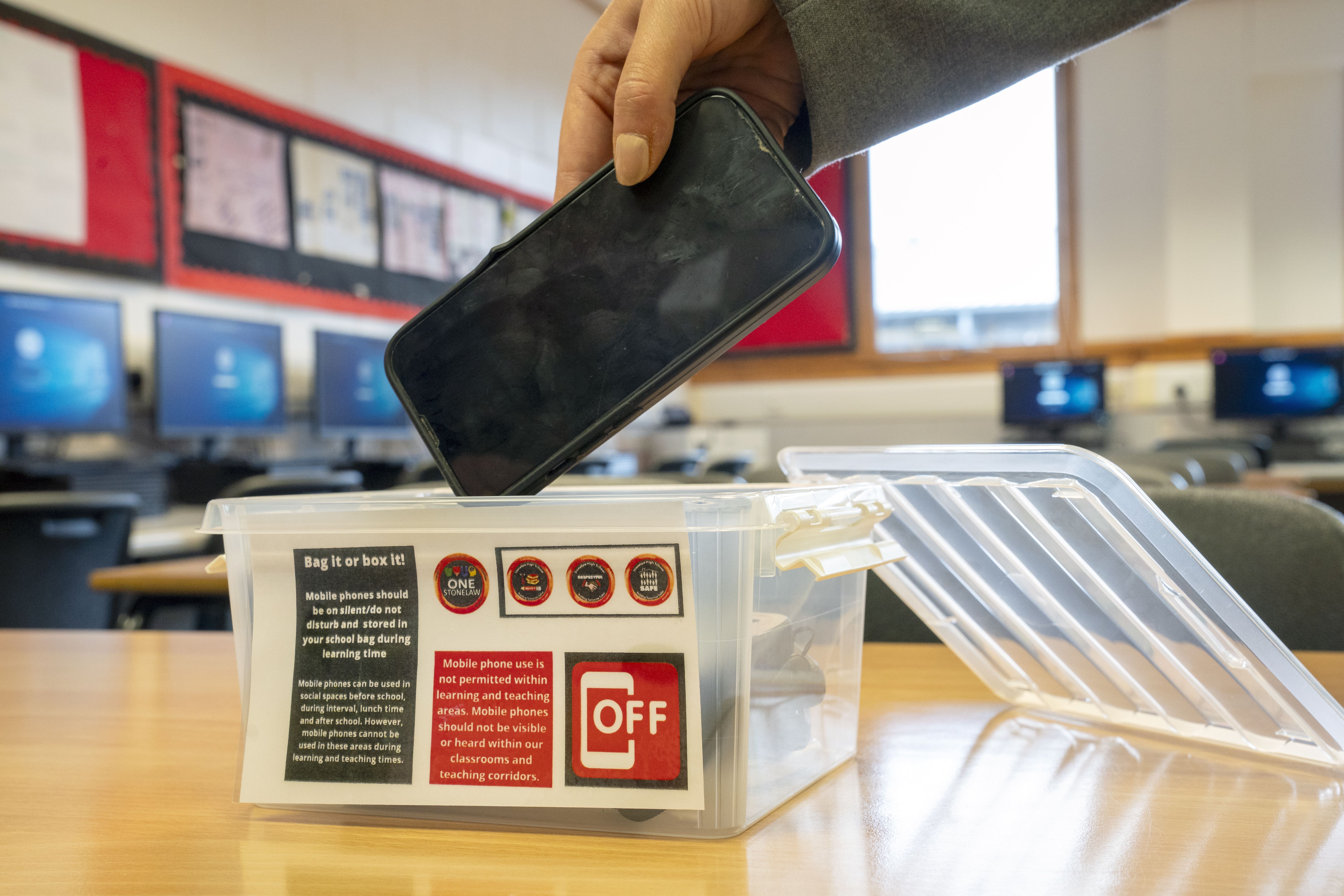 Consultation opens on expanding mobile phone ban to all Edinburgh schools