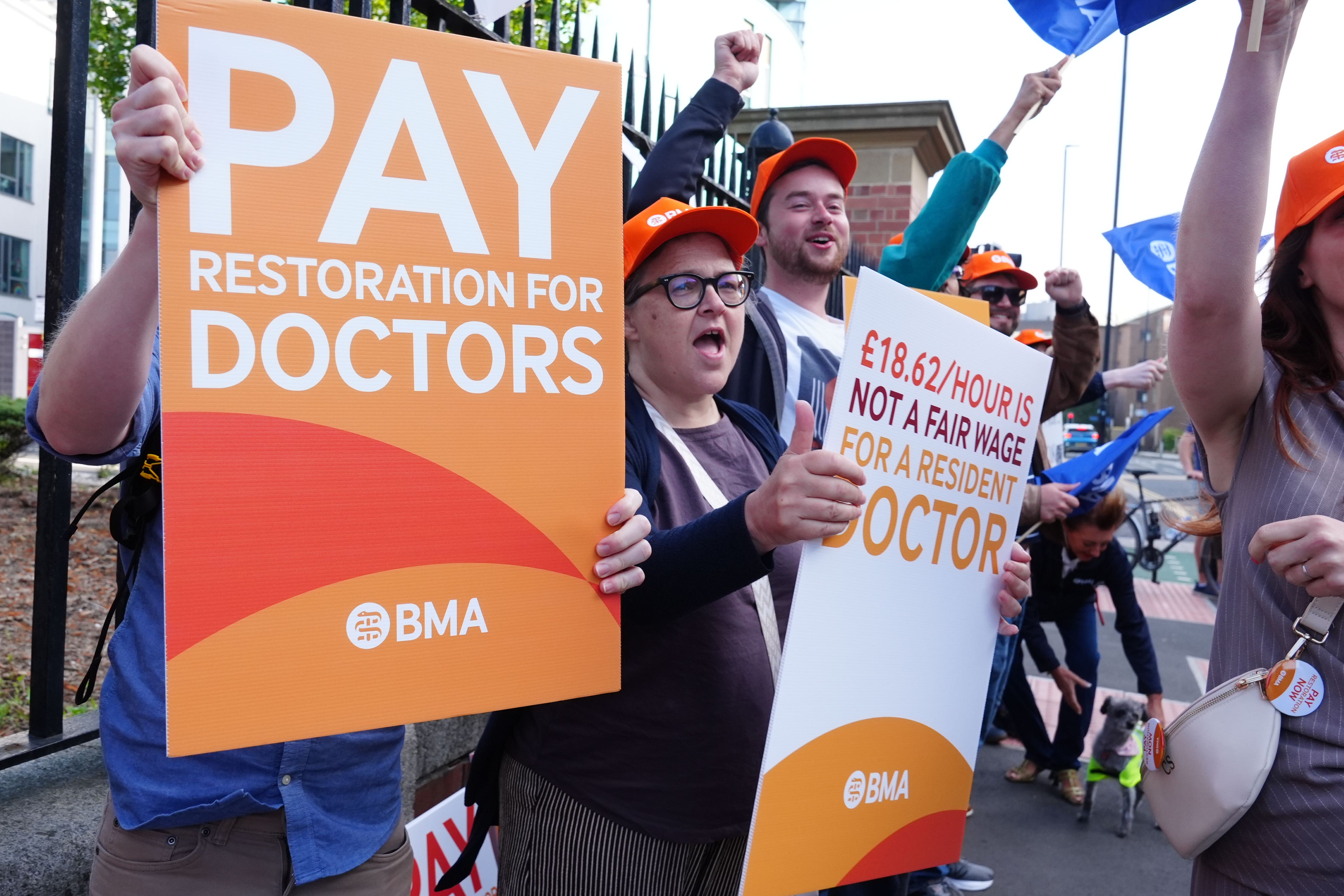 Doctors vote in favour of continuing industrial action
