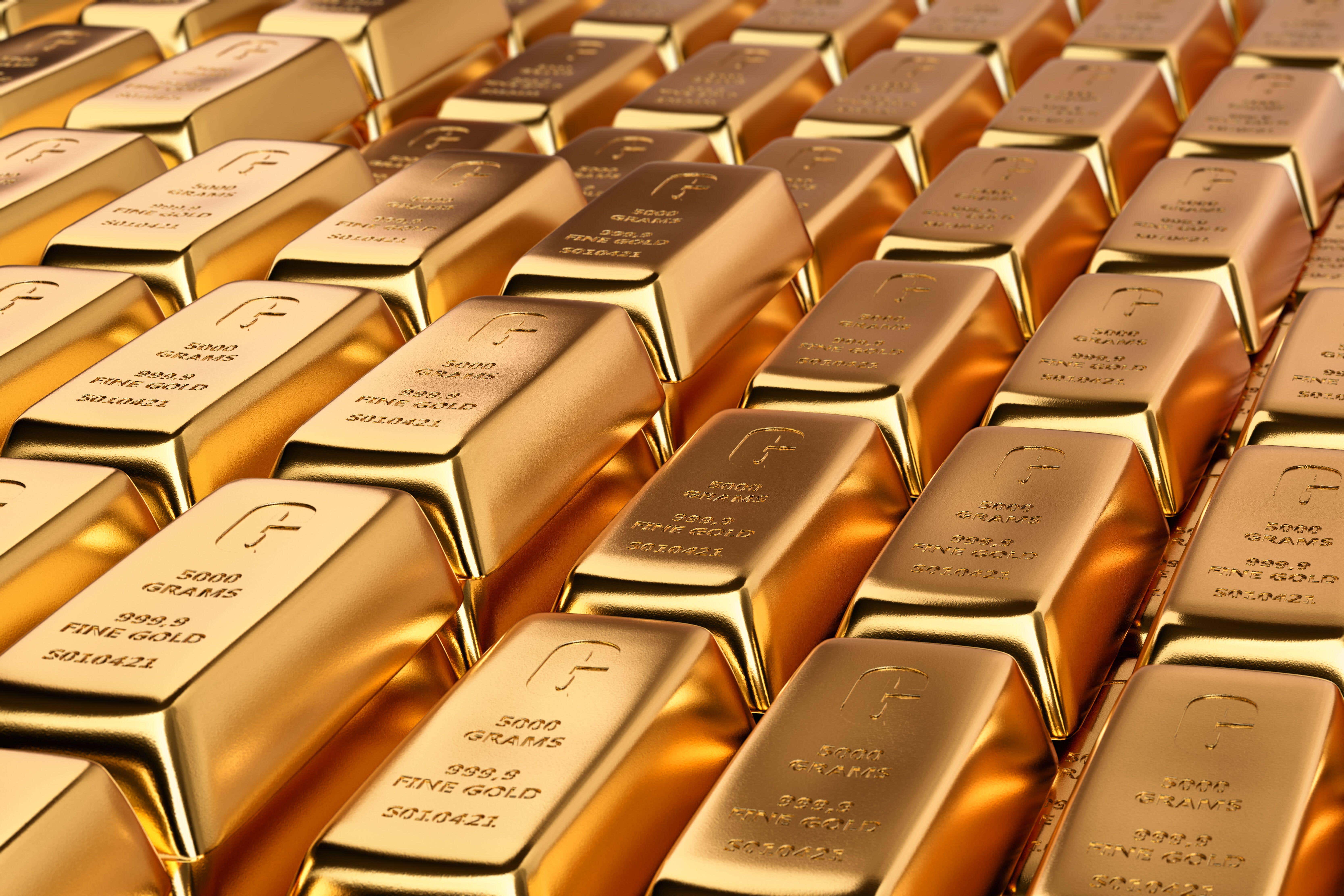 FTSE 100 sets new record despite metals meltdown