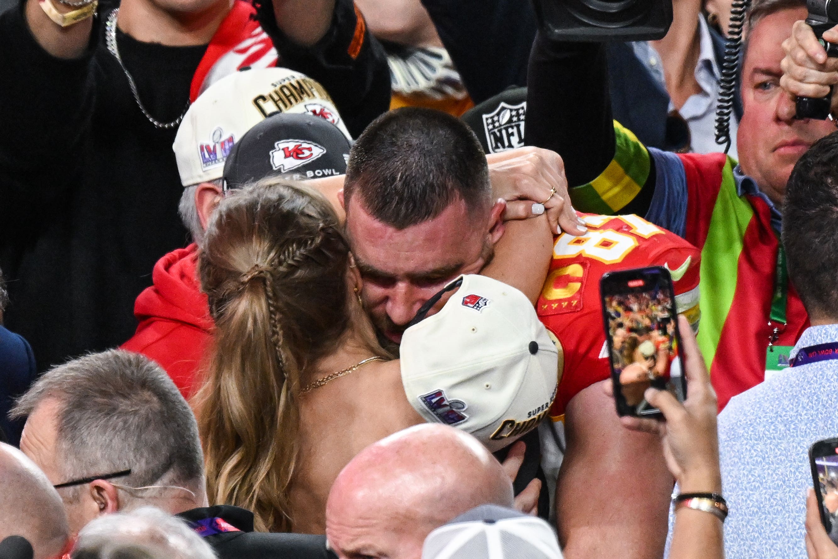 Travis Kelce says Taylor Swift inspired him to continue playing for Chiefs