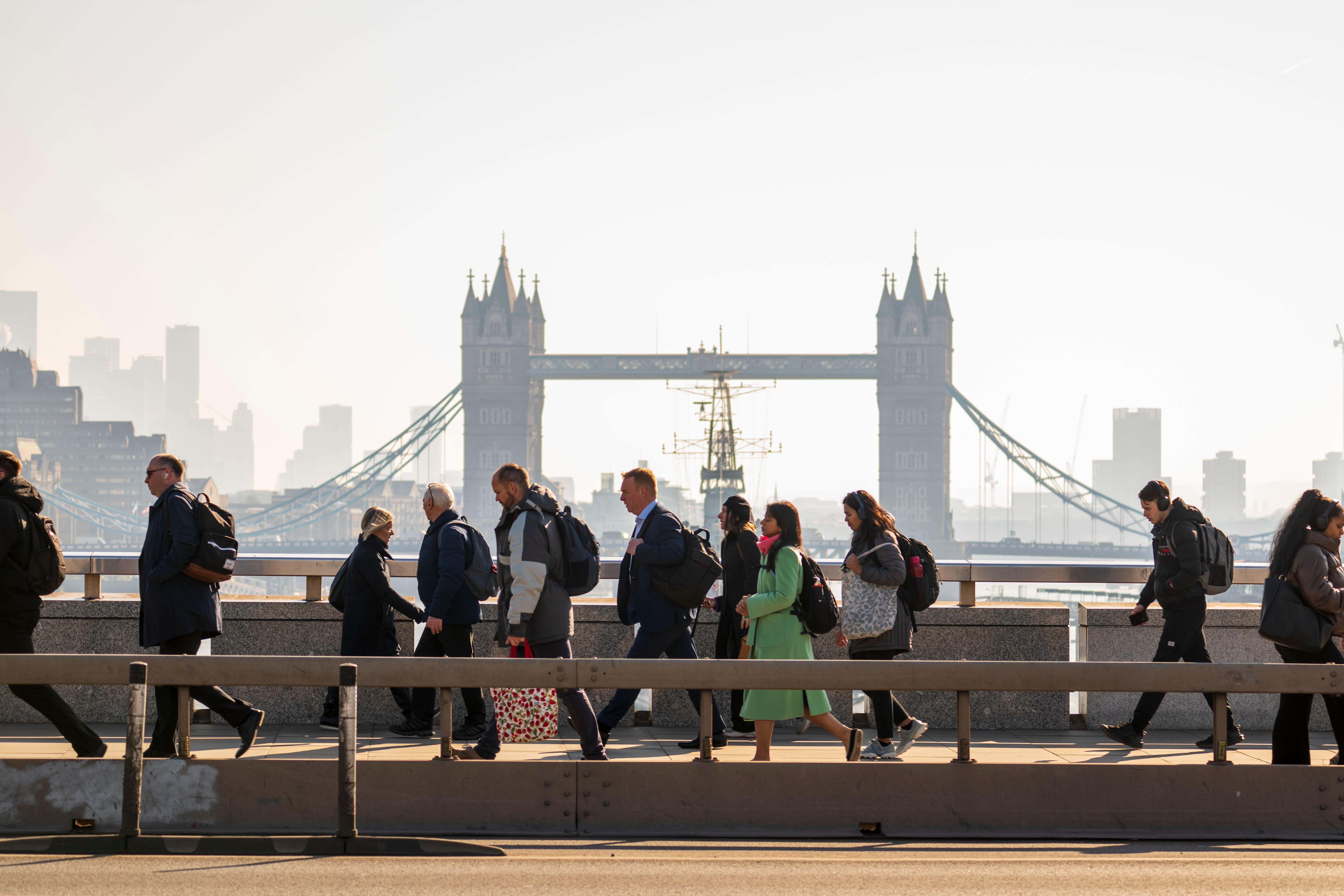 Wage growth tumbles to lowest level for more than five years – ONS
