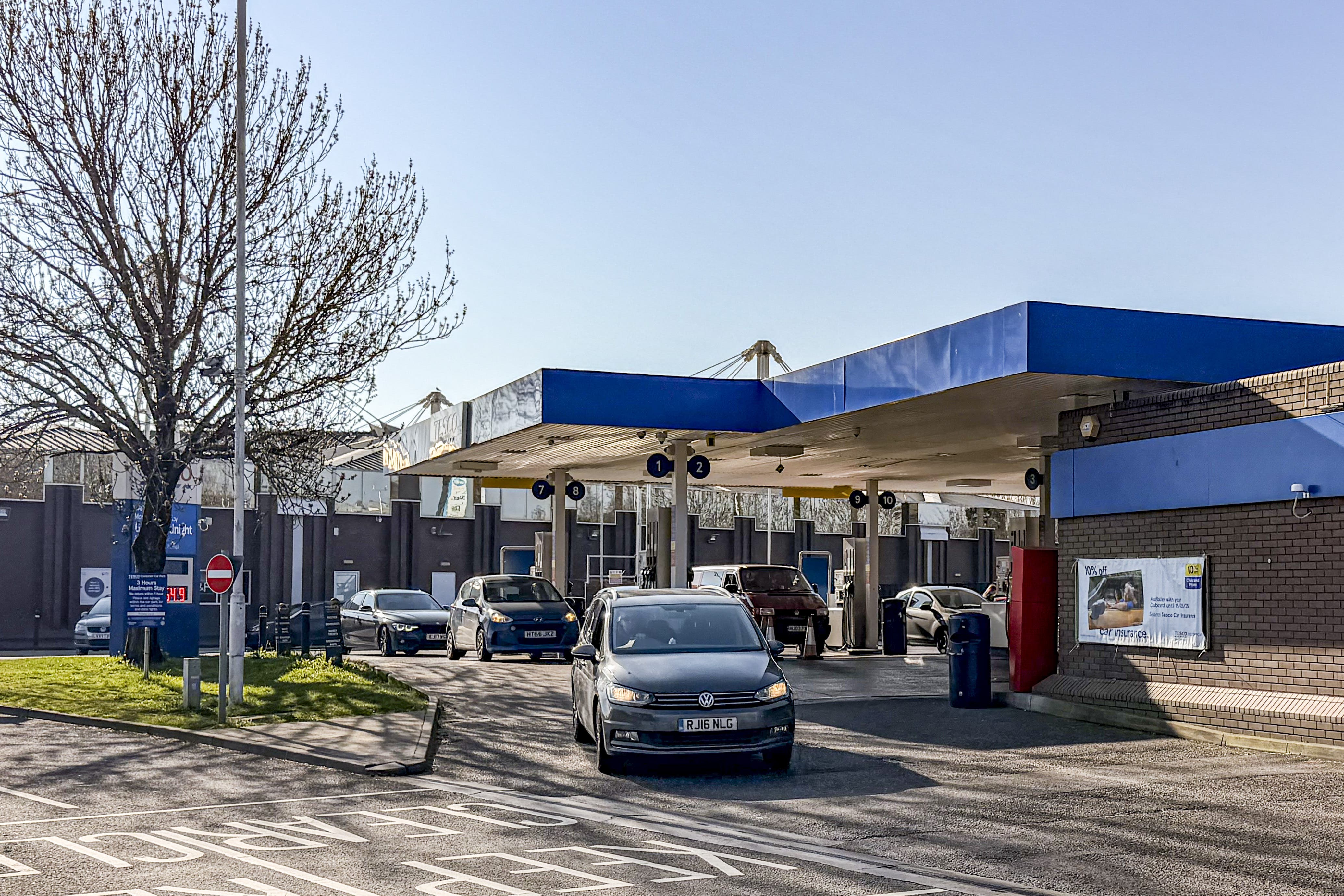 FTSE 100 ends down as oil rises while Iran war remains in deadlock