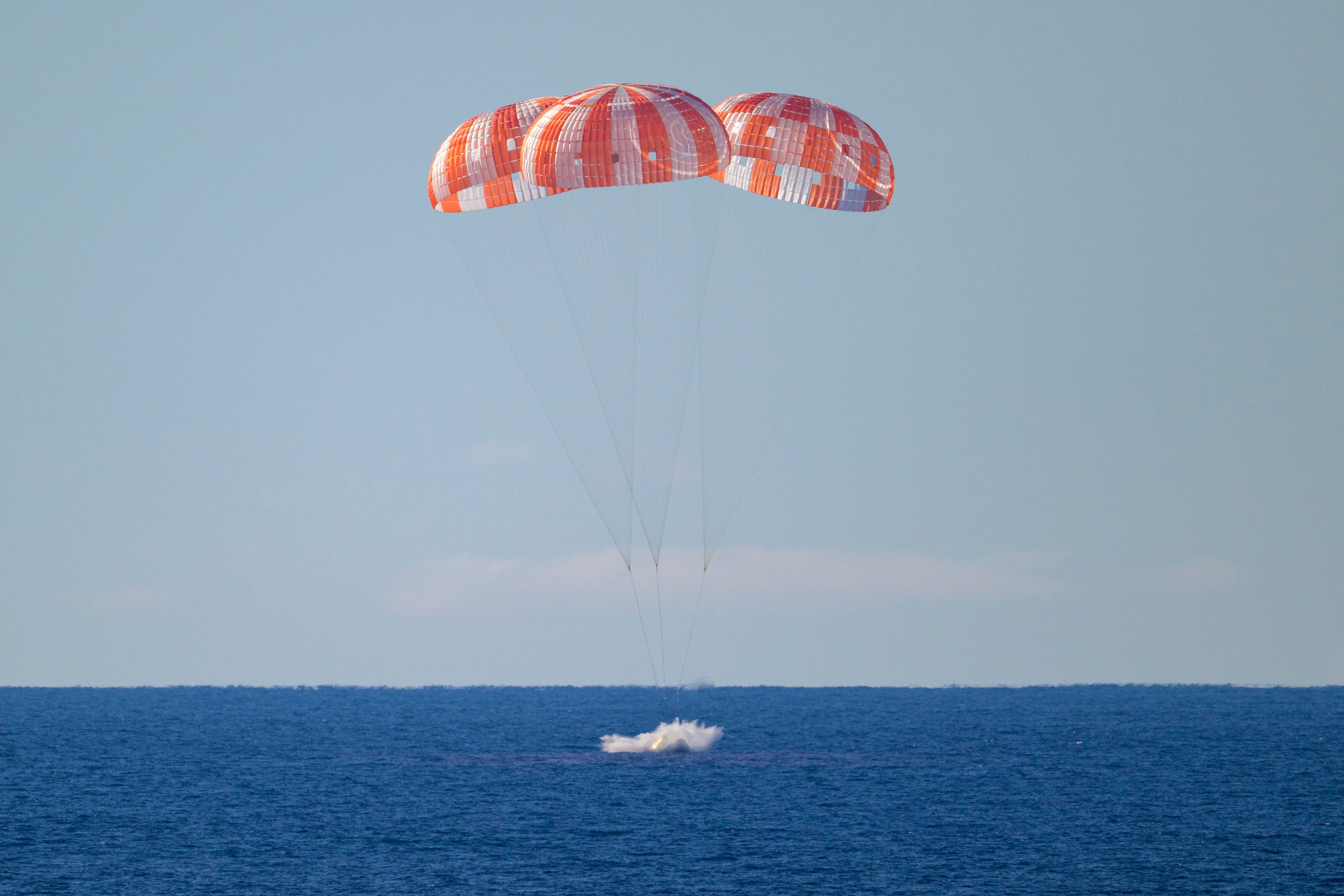 Nasa astronauts splash down safely after record-breaking Moon mission