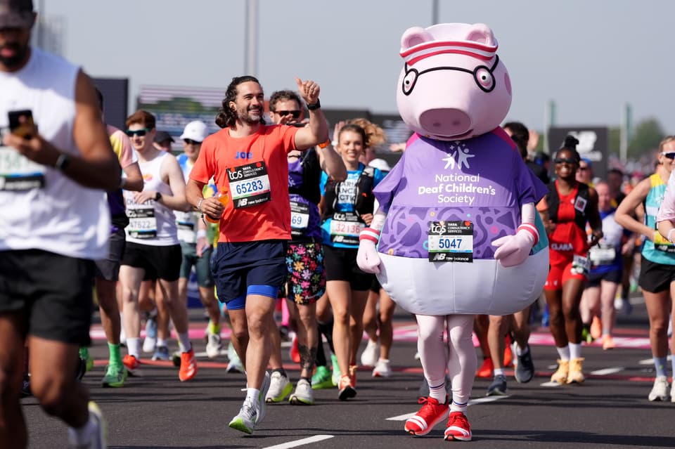 Joe Wicks and Daddy Pig during the 2026 TCS London Marathon