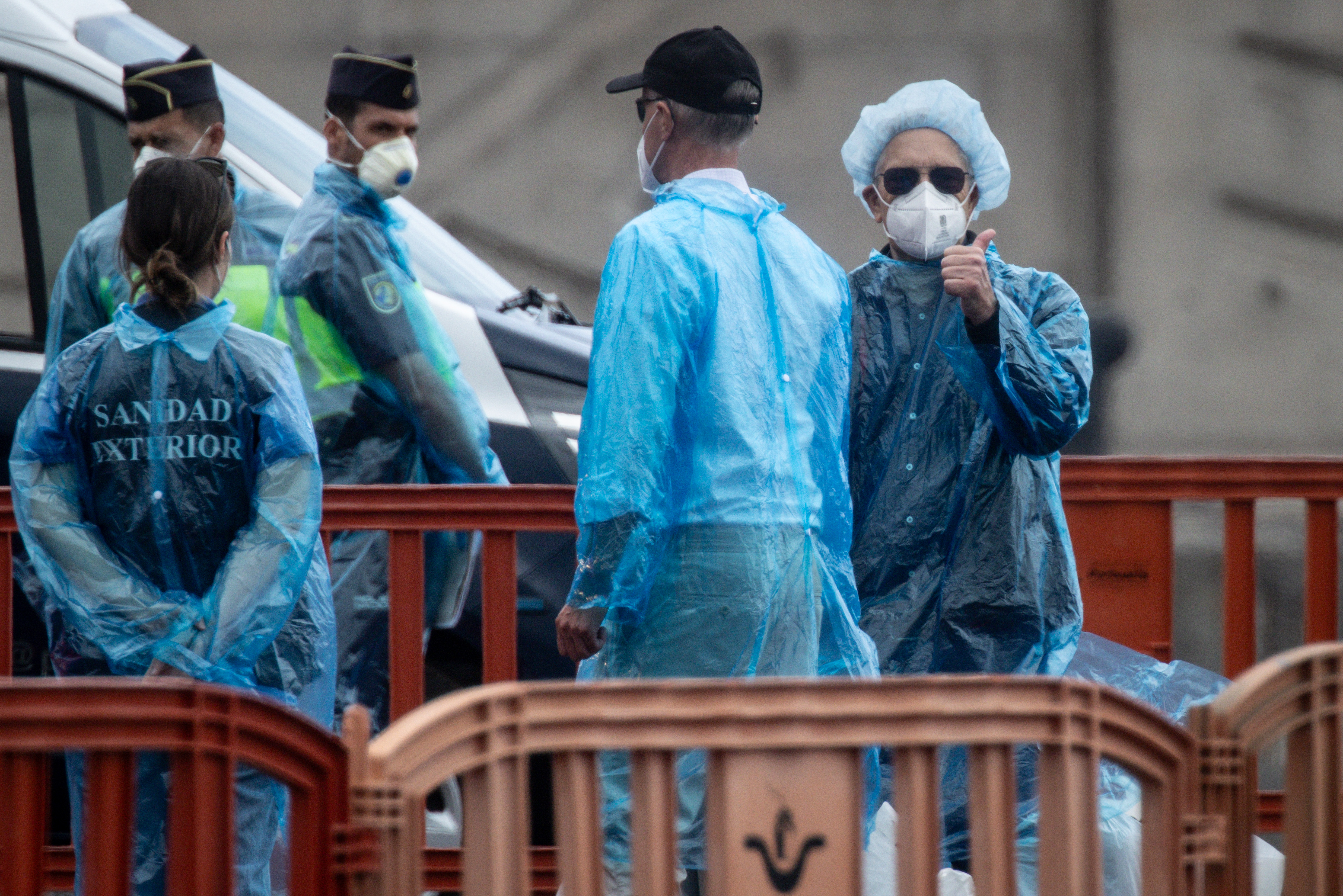 A British citizen gives a thumbs up after being evacuated from the MV Hondius in Tenerife today