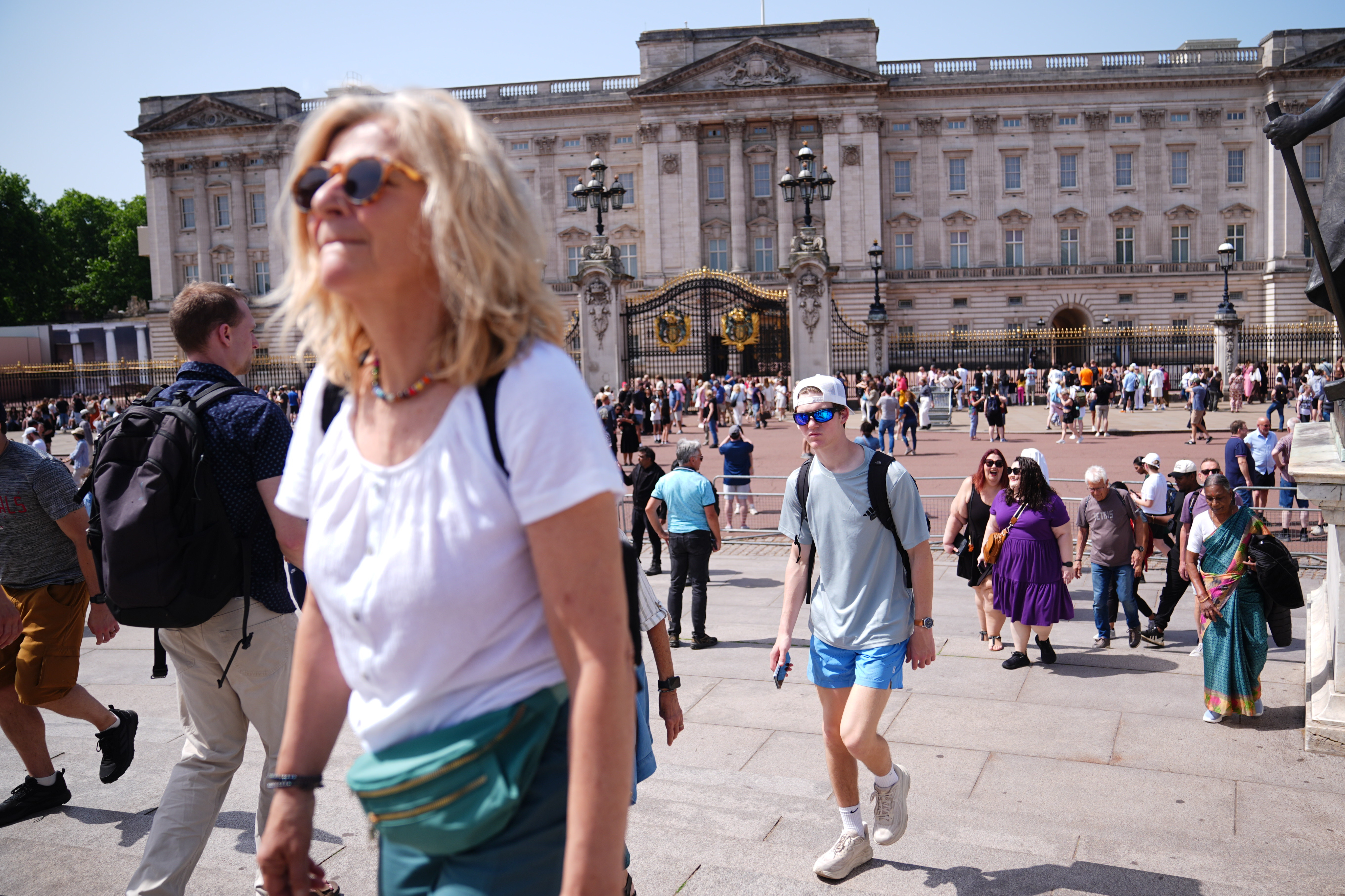 Heatwave grips London with 30C expected today amid major health alert - LIVE