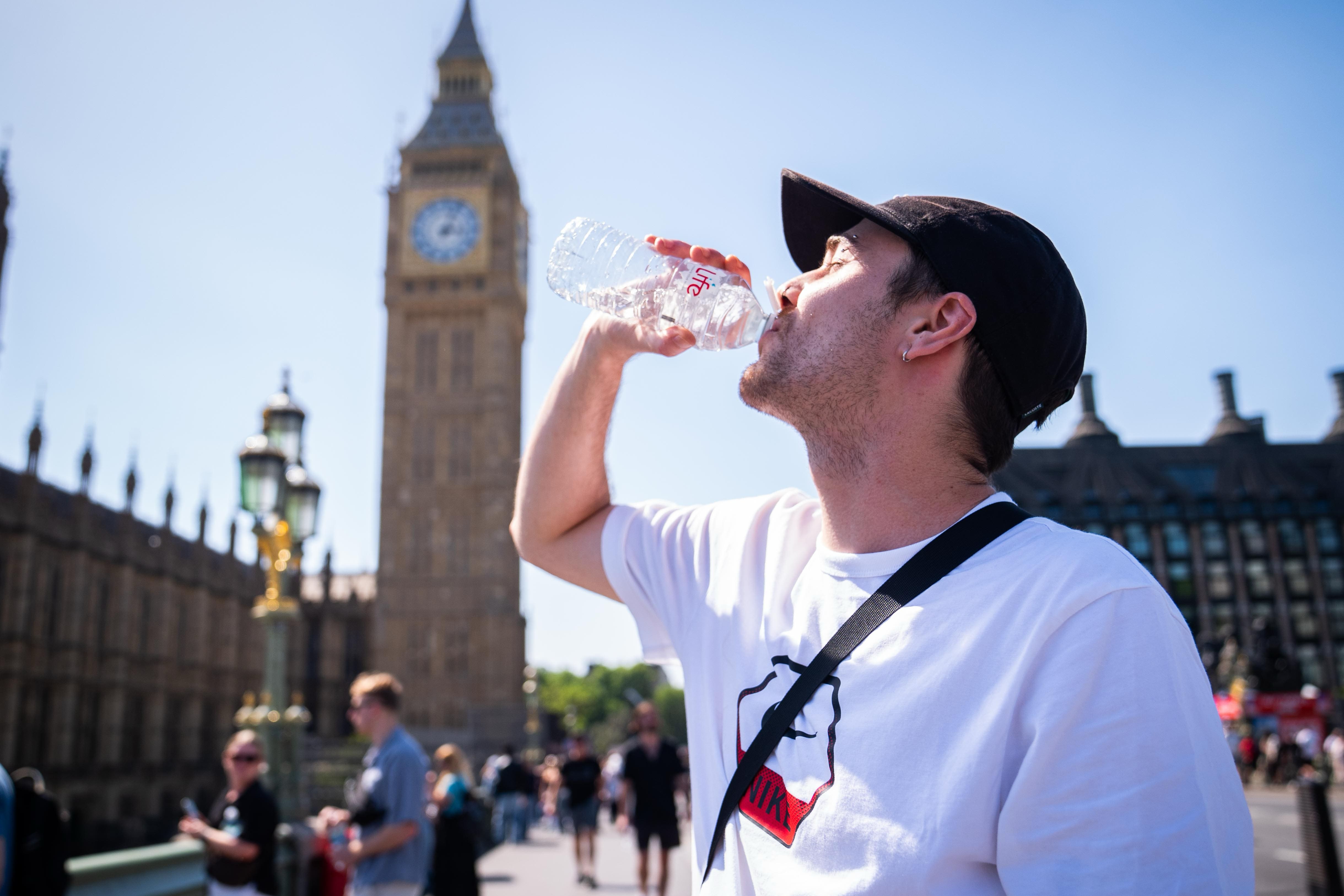 Temperatures hit 35C in London as as train services go into meltdown - LIVE