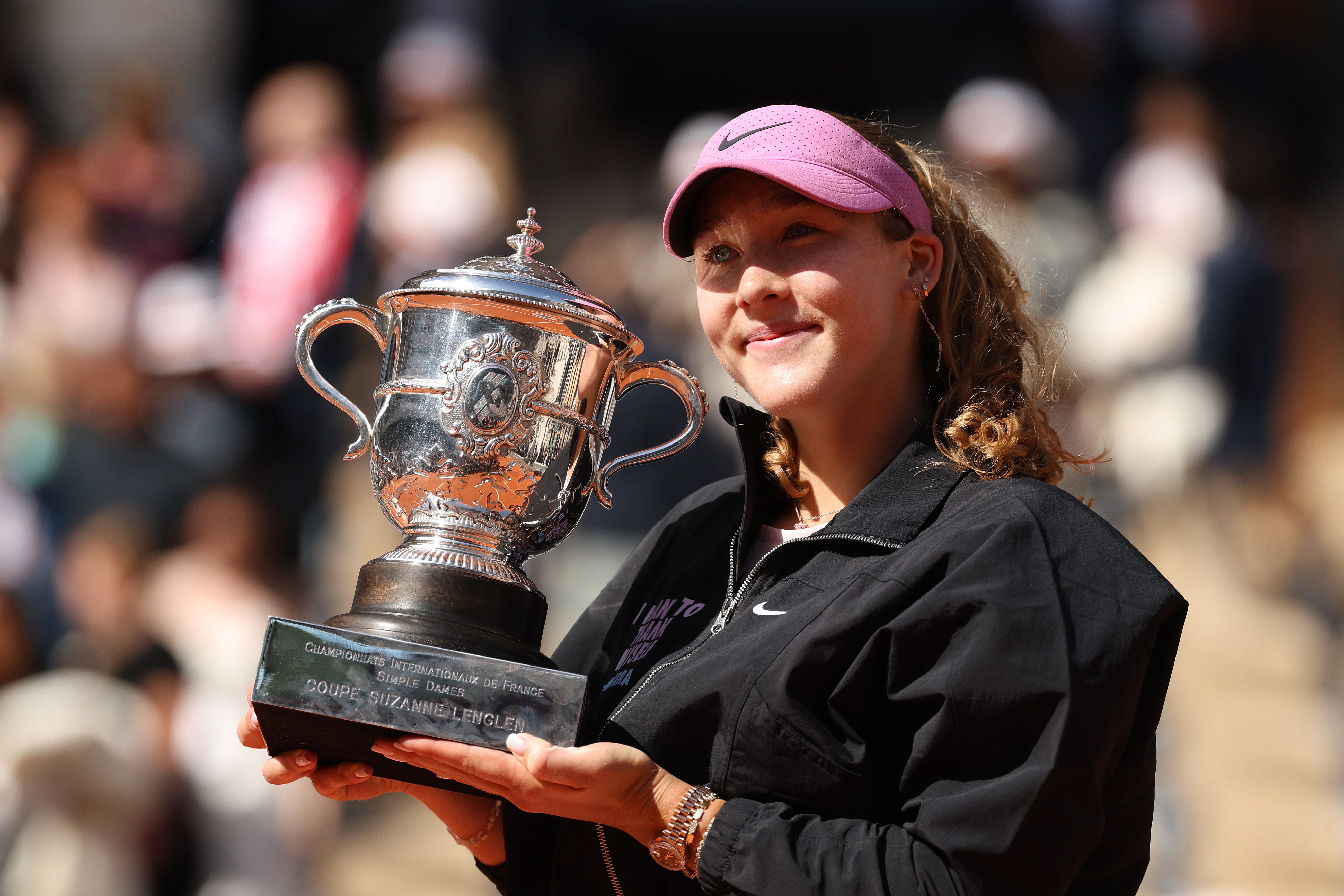 Andreeva claims first French Open crown with win over Chwalinska