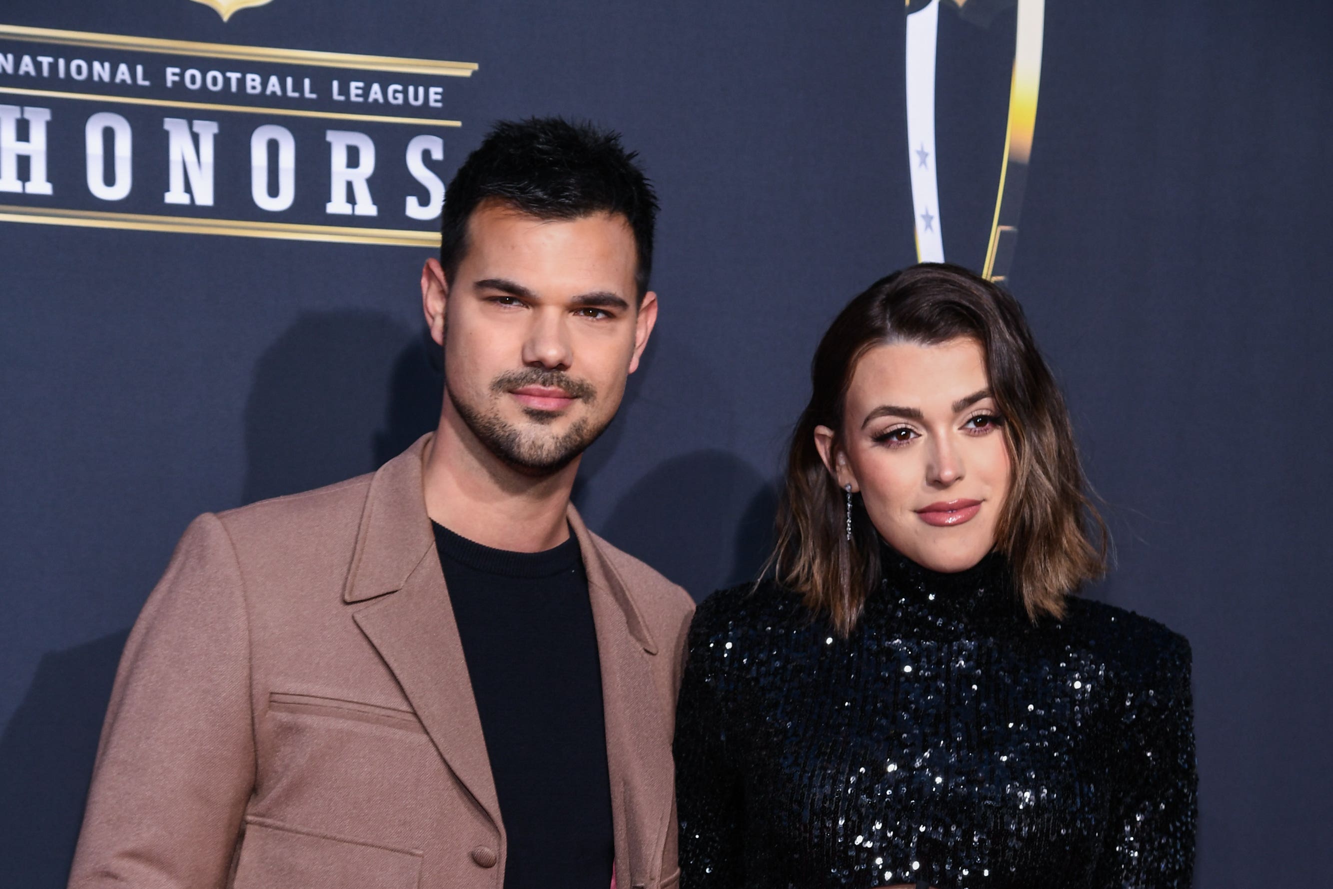 Actor Taylor Lautner announces wife Tay is pregnant with baby girl