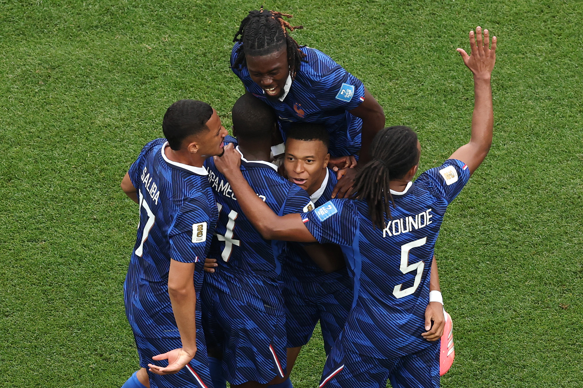 Which teams have qualified for World Cup knockout stage round of 32?