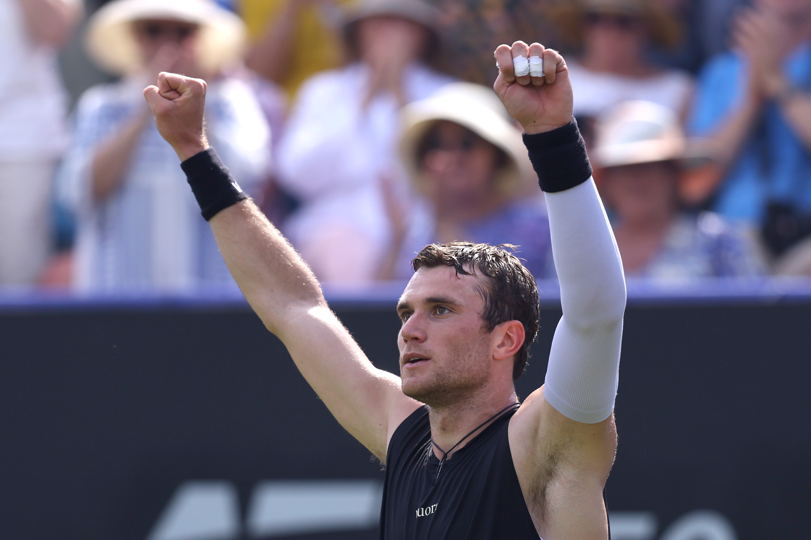 Why was Murray not courtside for Draper win at Eastbourne? 