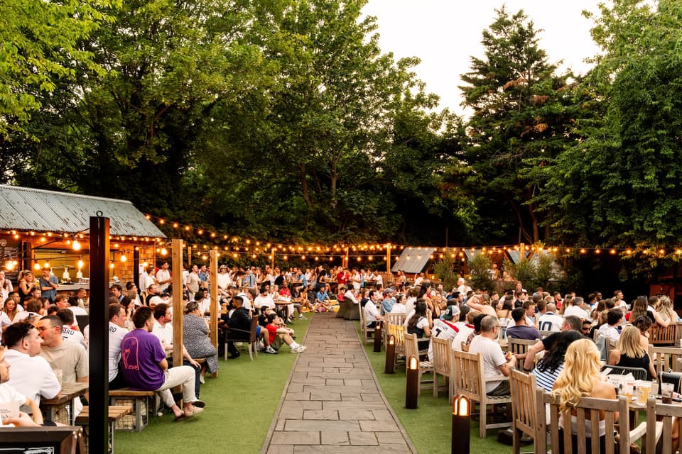 <p>England fans at the Leather Bottle in Earlsfield</p>