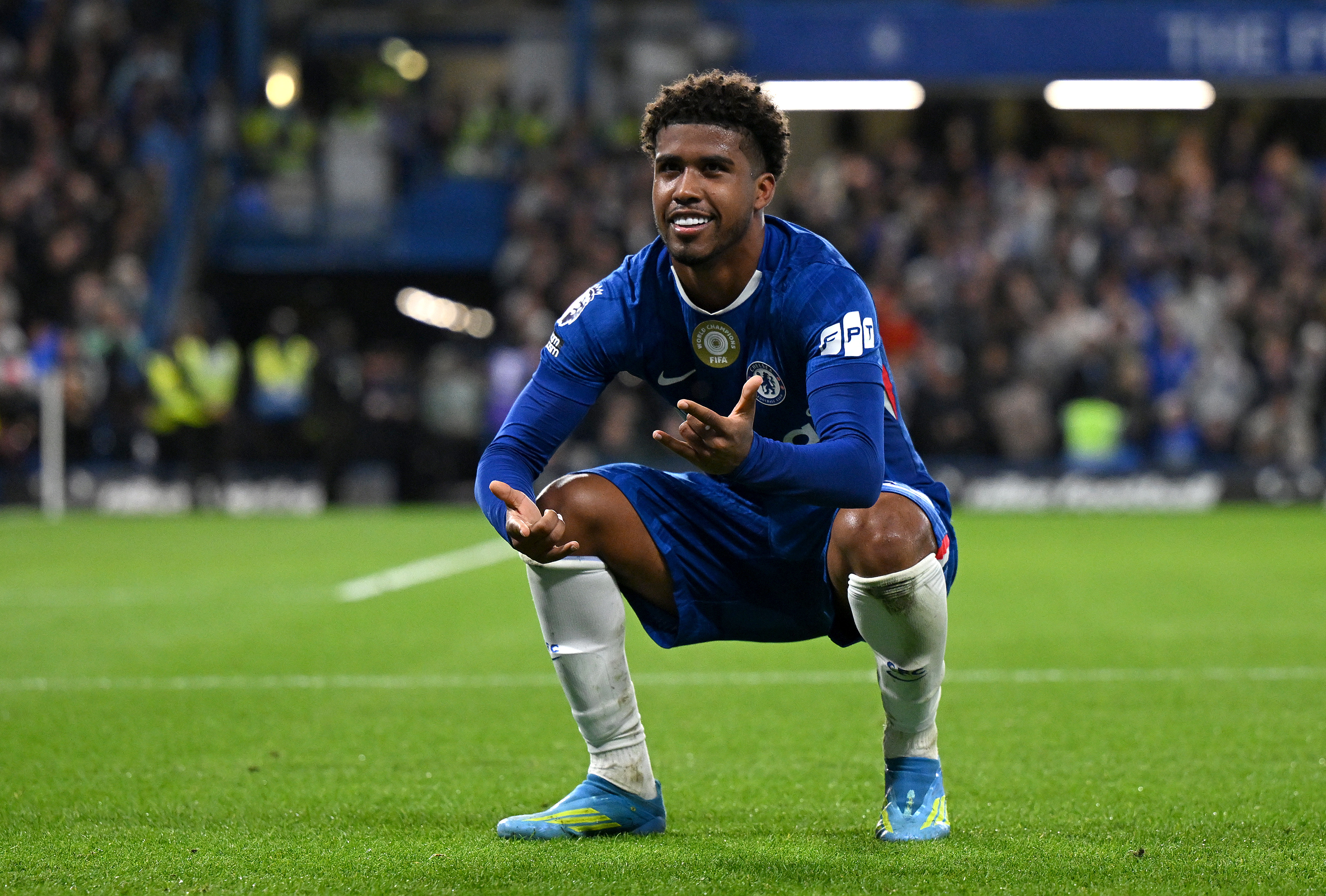 Andrey Santos set to undergo Man Utd medical as Chelsea agree £50m deal
