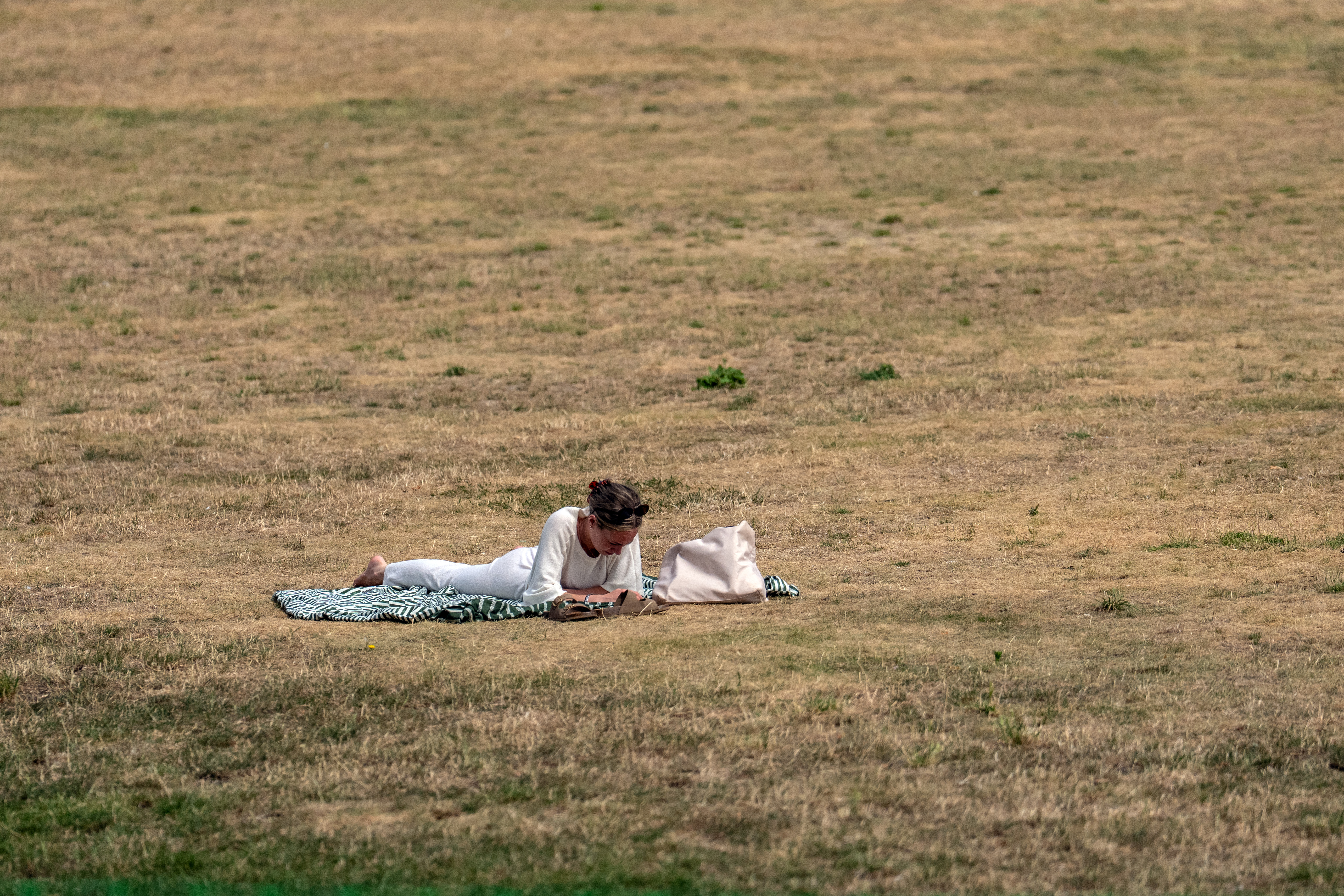 Heatwave to last longer than predicted amid 'extreme' wildfire risk