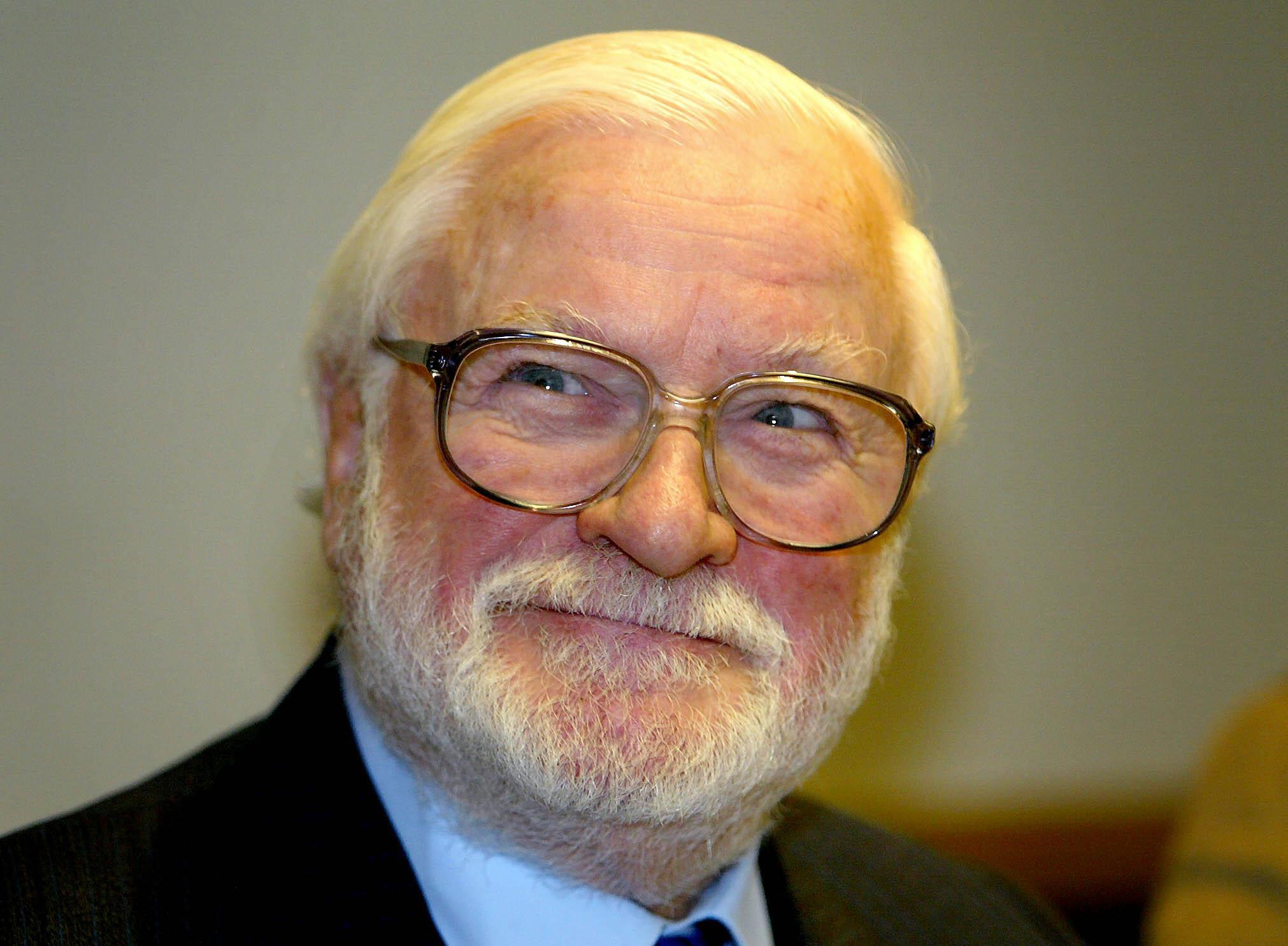 Former Chelsea chairman Ken Bates dies, aged 94