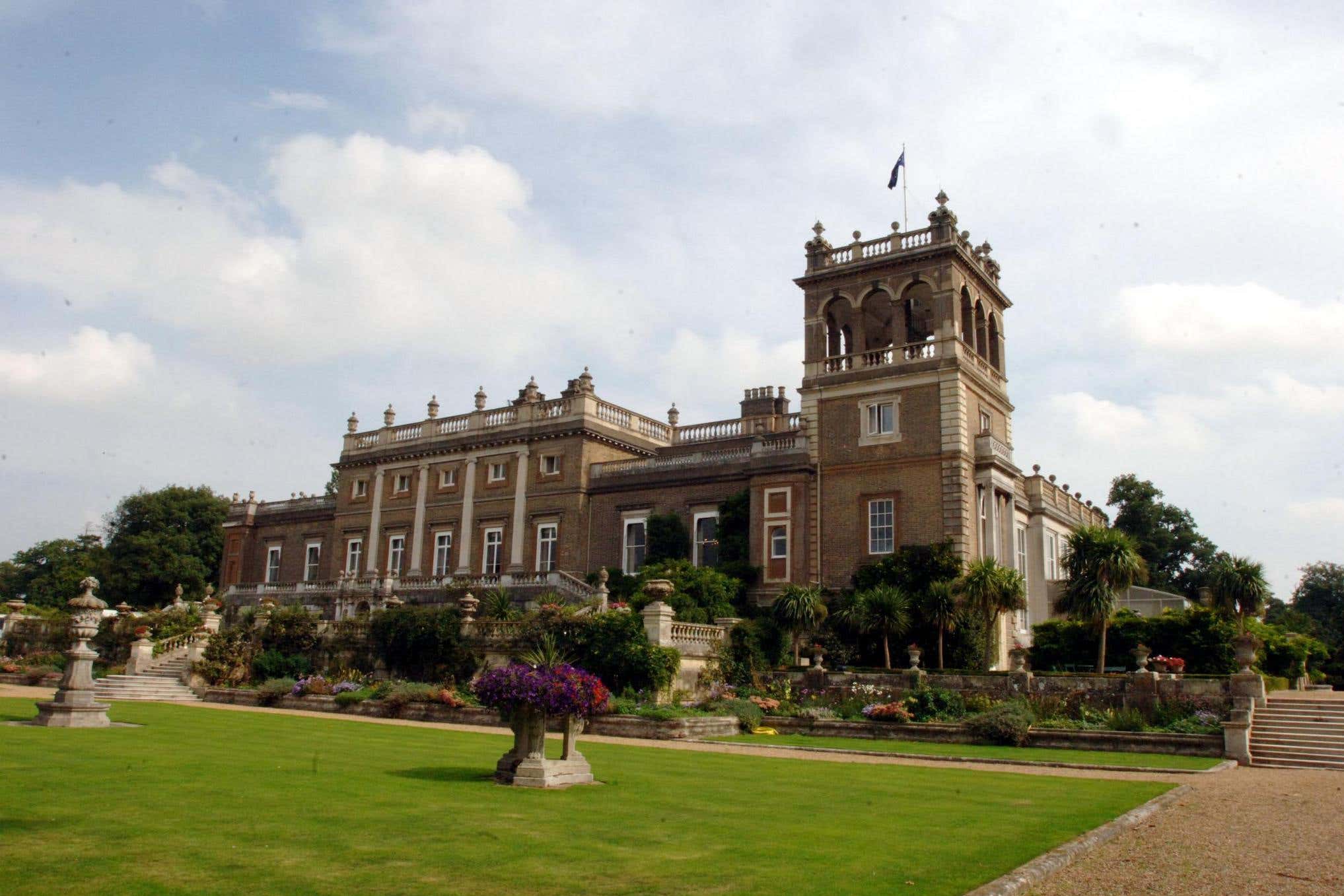 Twelve arrested after ‘credible’ right-wing terror threat against Islamic event
