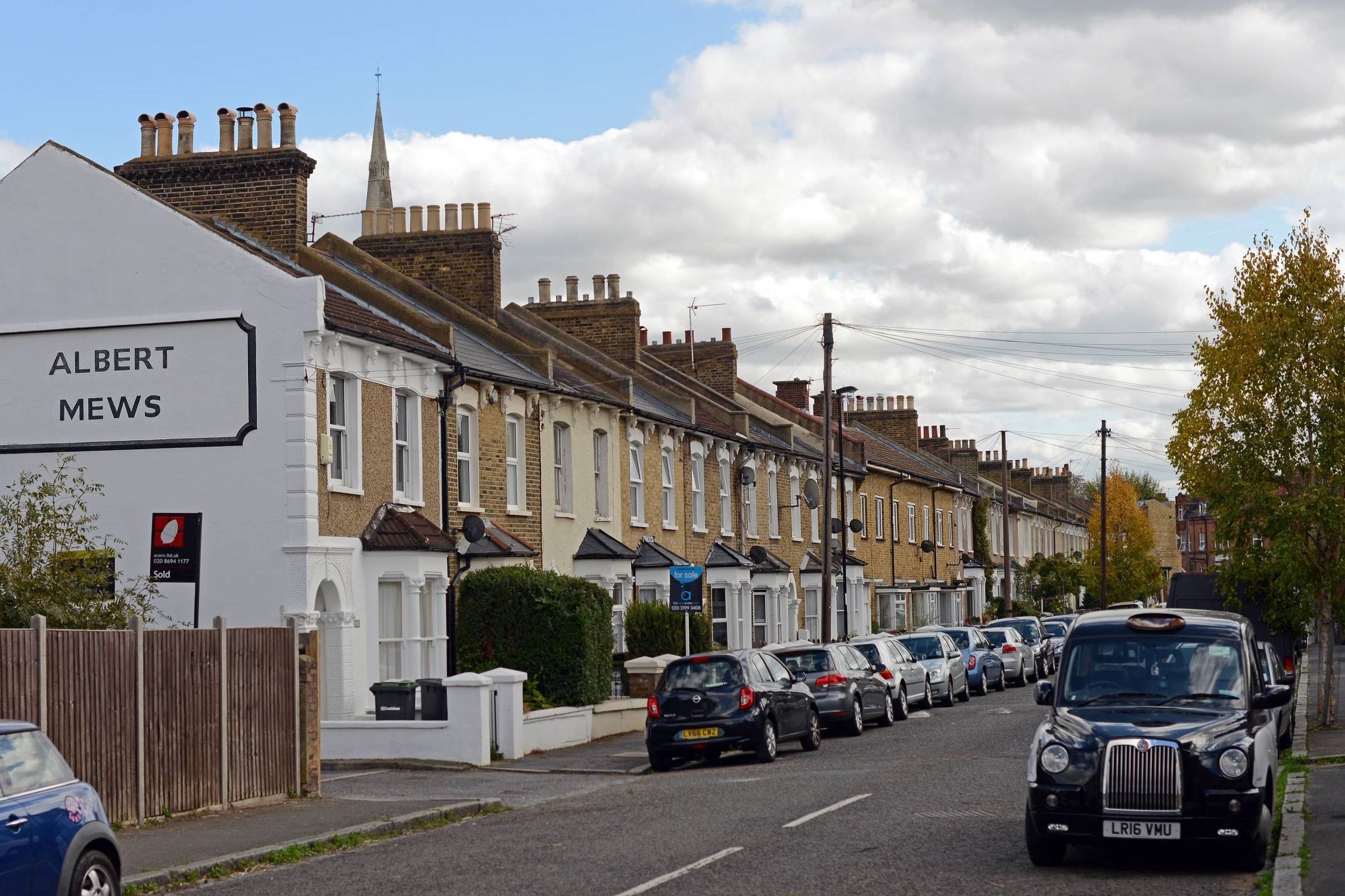 London buyers overpay by thousands for homes that don't measure up