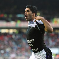 Suarez double sinks Sunderland