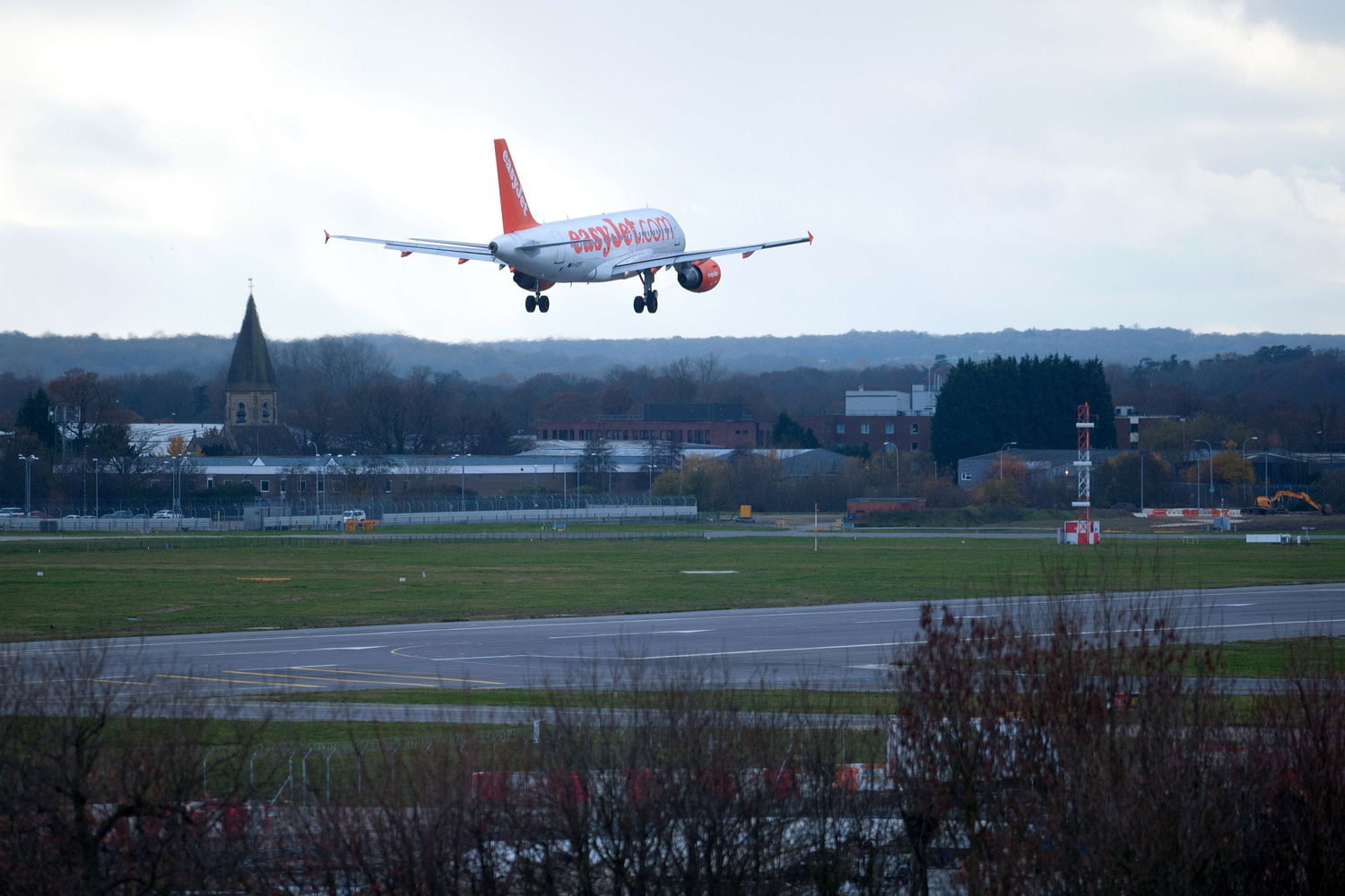 Mayor launches 11th-hour bid to keep Boris Island airport scheme