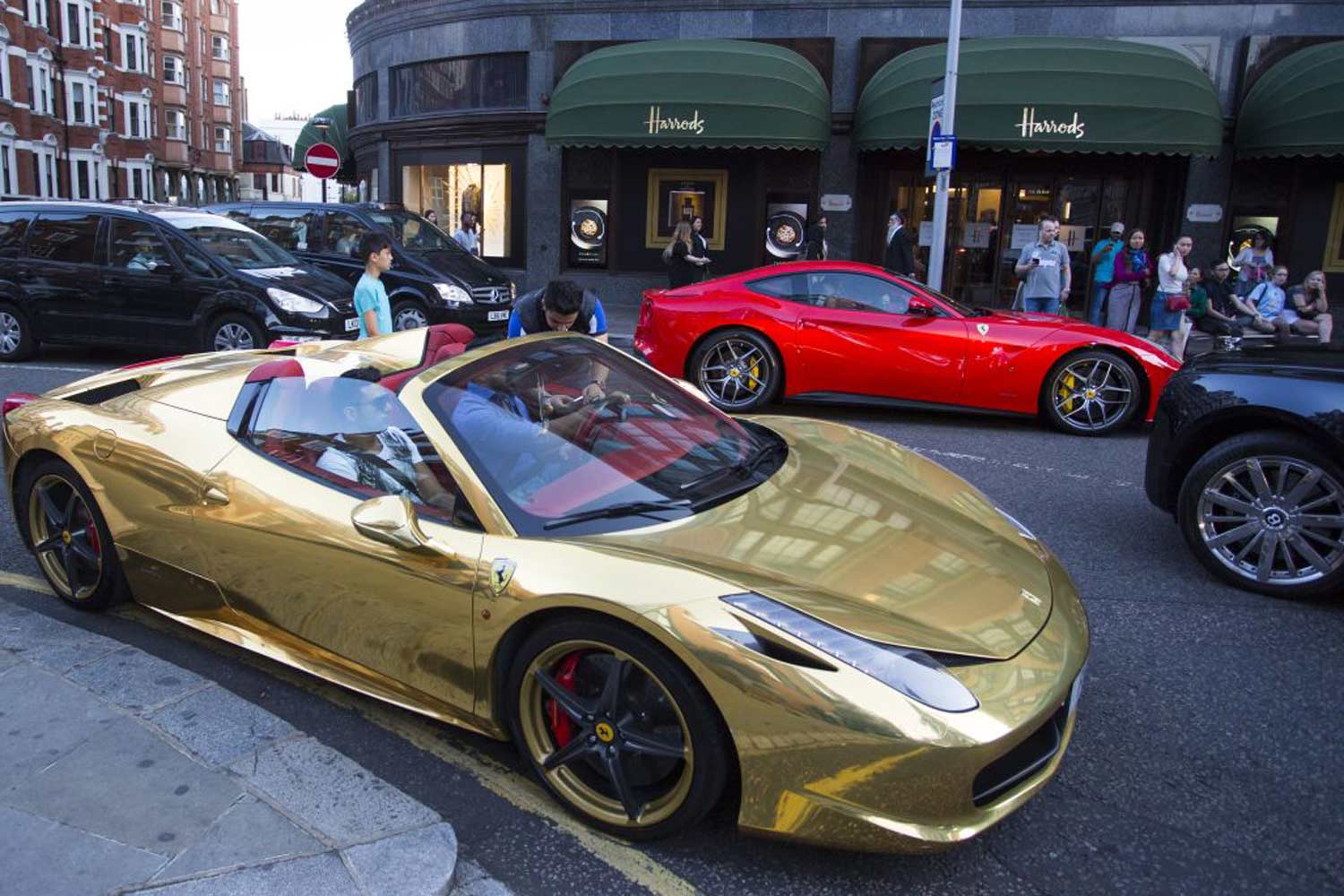 Supercar drivers face £1,000 fines in clampdown on mega-rich motorists