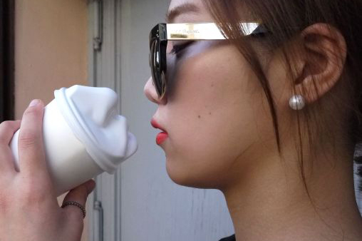 Love coffee? This lip-shaped lid lets you kiss your morning cup