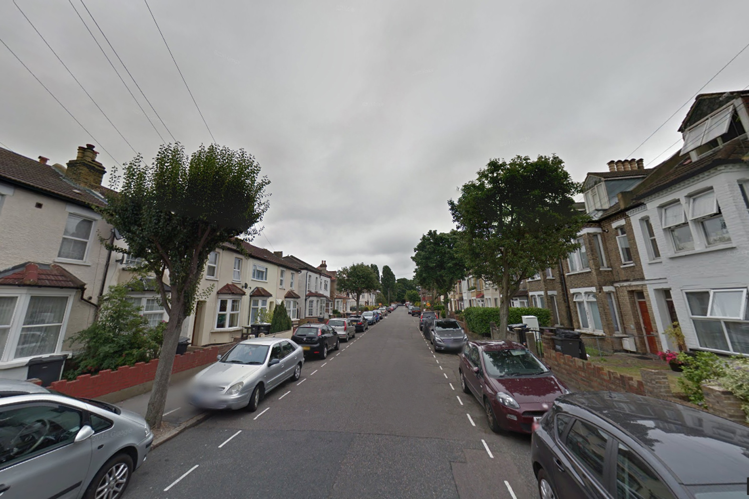 Man dies after being found with knife wounds in south London