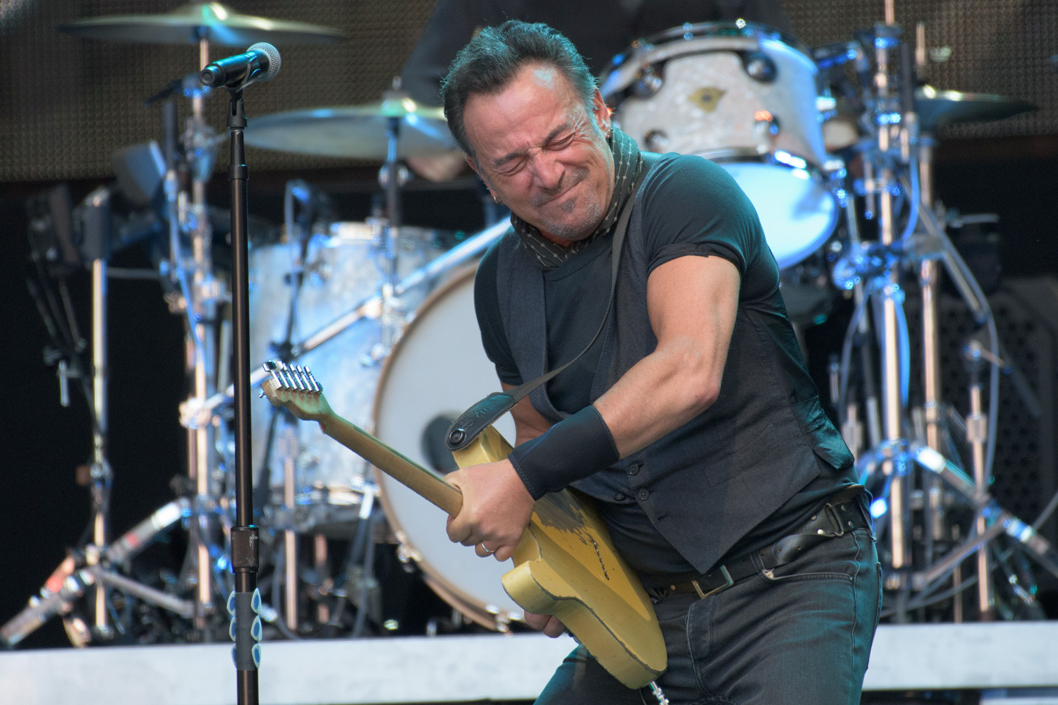 Bruce Springsteen mocks Donald Trump’s phone call with Malcolm Turnbull at Melbourne gig